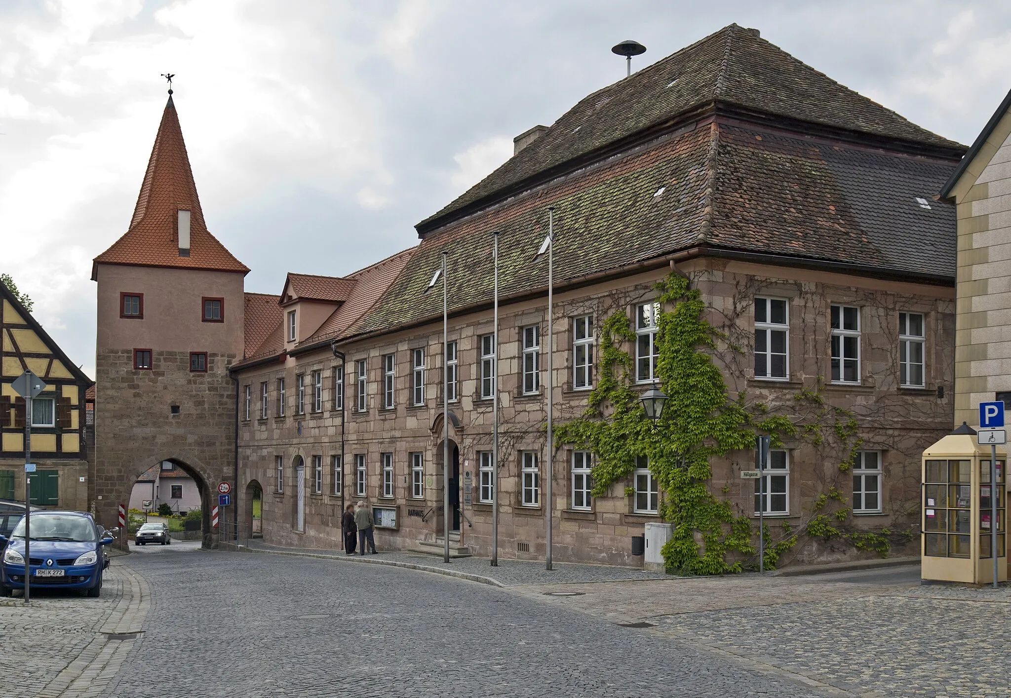 Photo showing: Abenberg in Mittelfranken, Rathaus und Oberes Tor