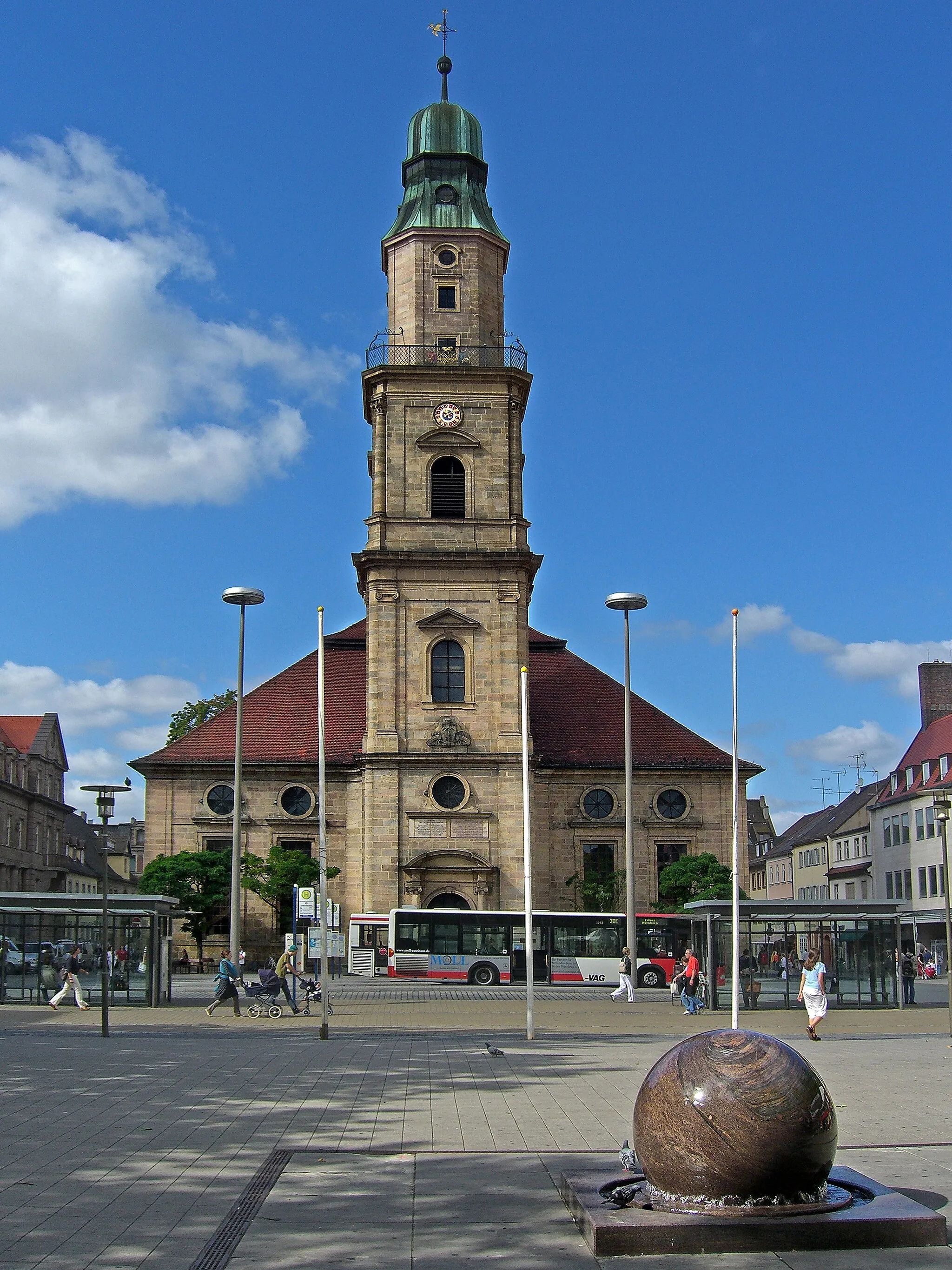 Photo showing: The „Hugenotten-Kirche“ (Huguenots church) at the Hugenottenplatz in Erlangen, Germany.
