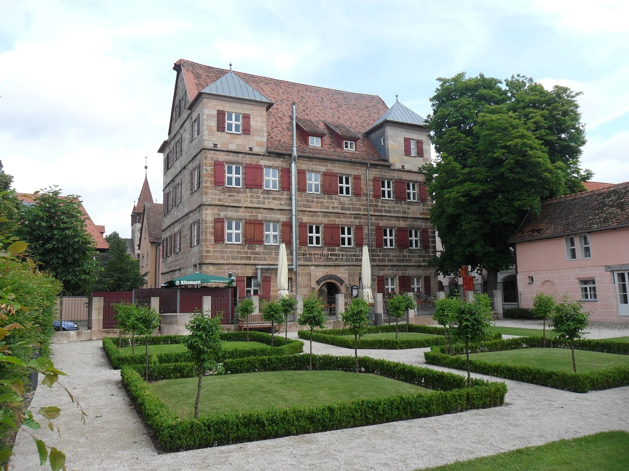 Photo showing: Das Tucherschloss in der Hauptstraße entstand in den Jahren 1591/92.