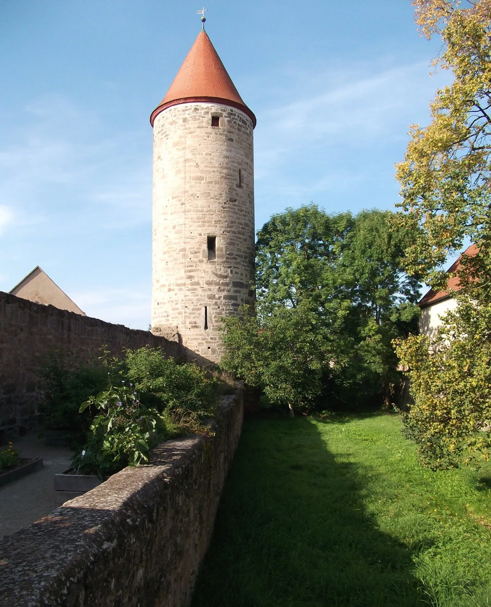 Photo showing: Diebsturm mit Bibelgarten