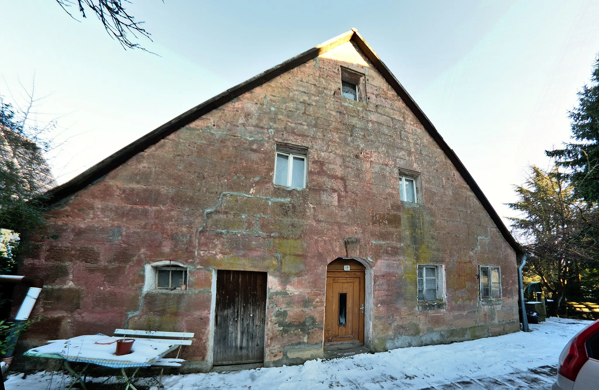 Photo showing: Sandsteinquaderbau und Fachwerk, Steildach, bezeichnet „1768“