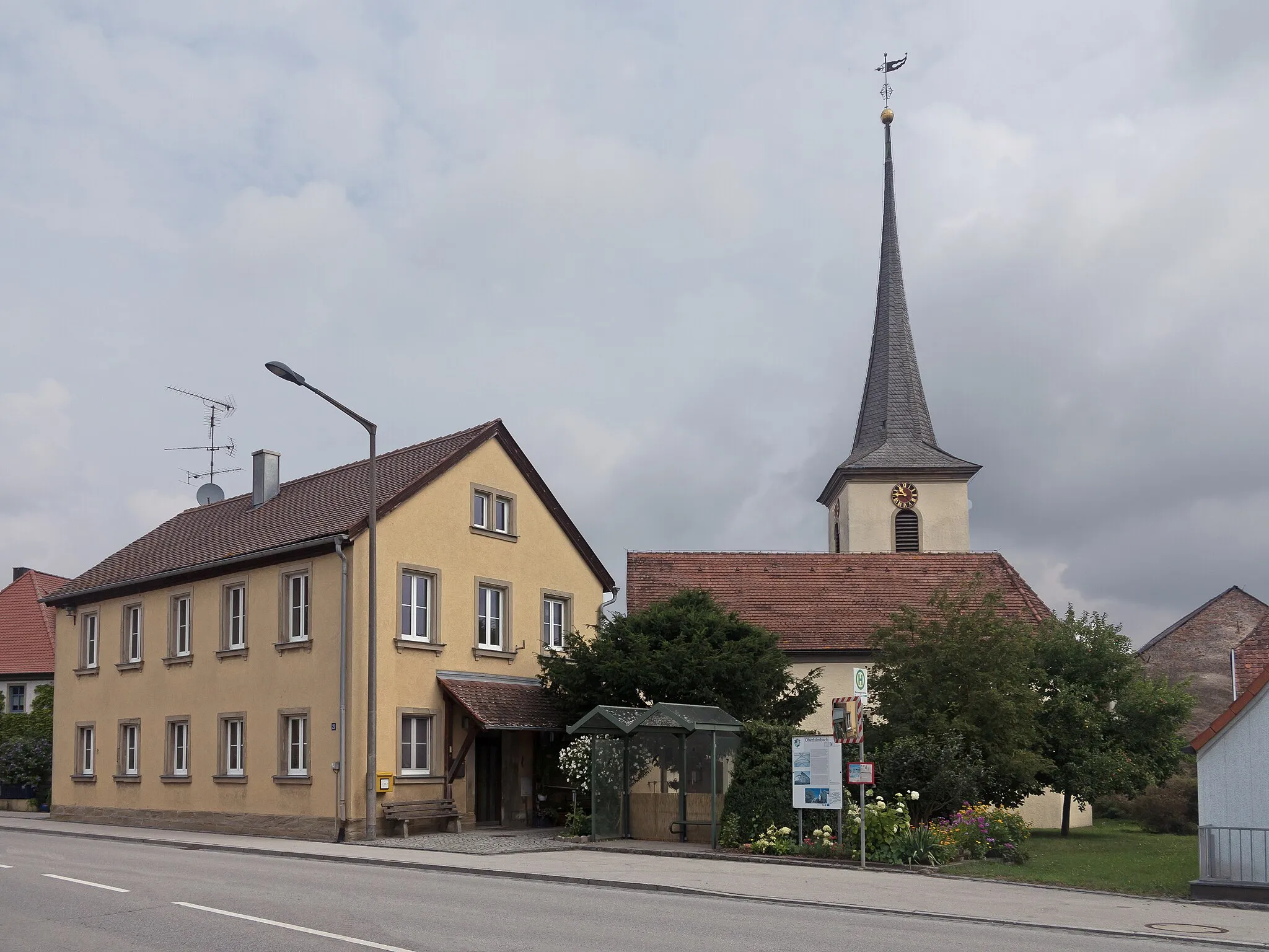 Photo showing: Oberlaimbach, church: die evangelisch-lutherische Pfarrkirche Sankt Peter und Paul