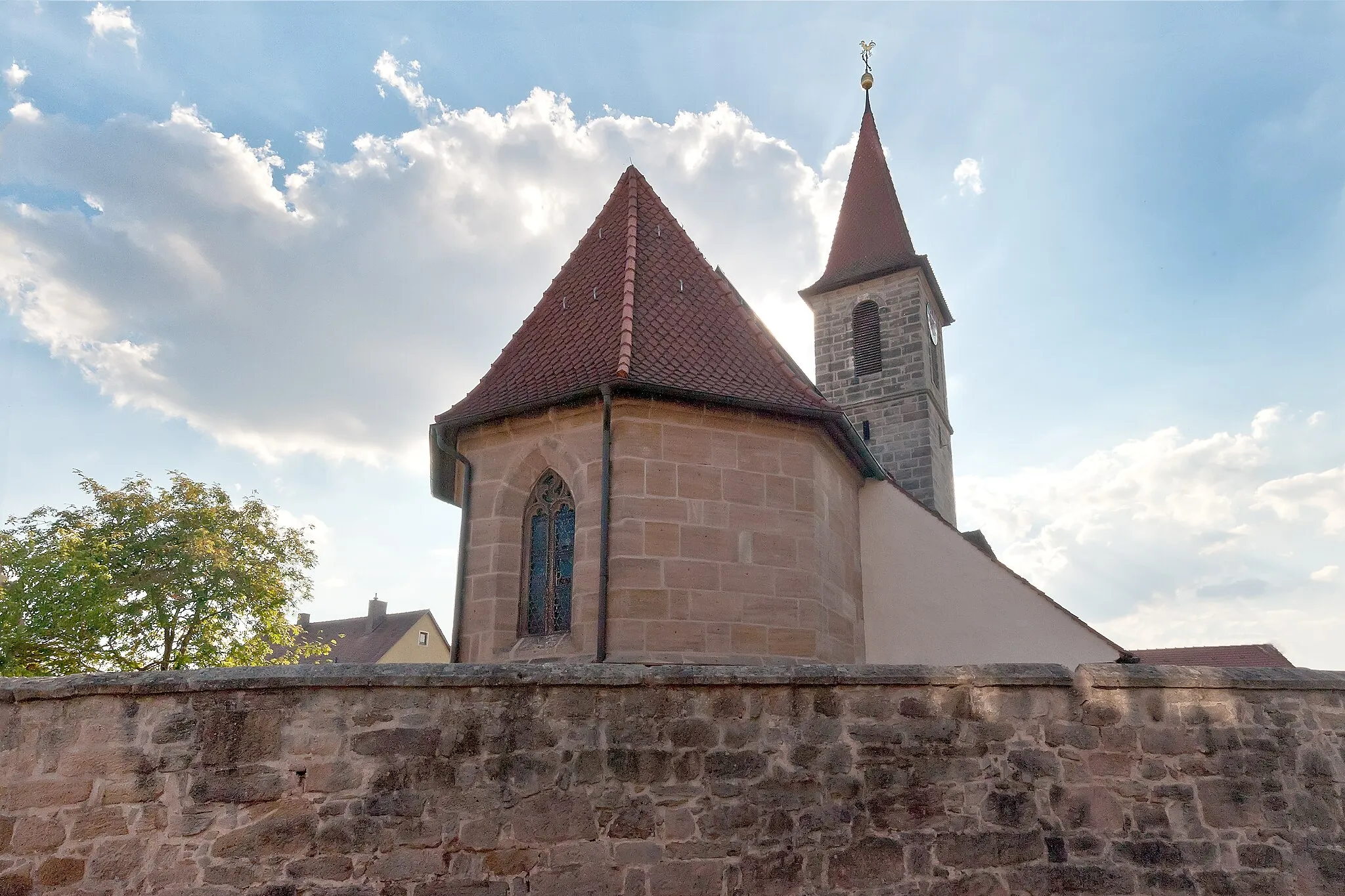 Photo showing: Kirchhofmauer Pfarrgasse