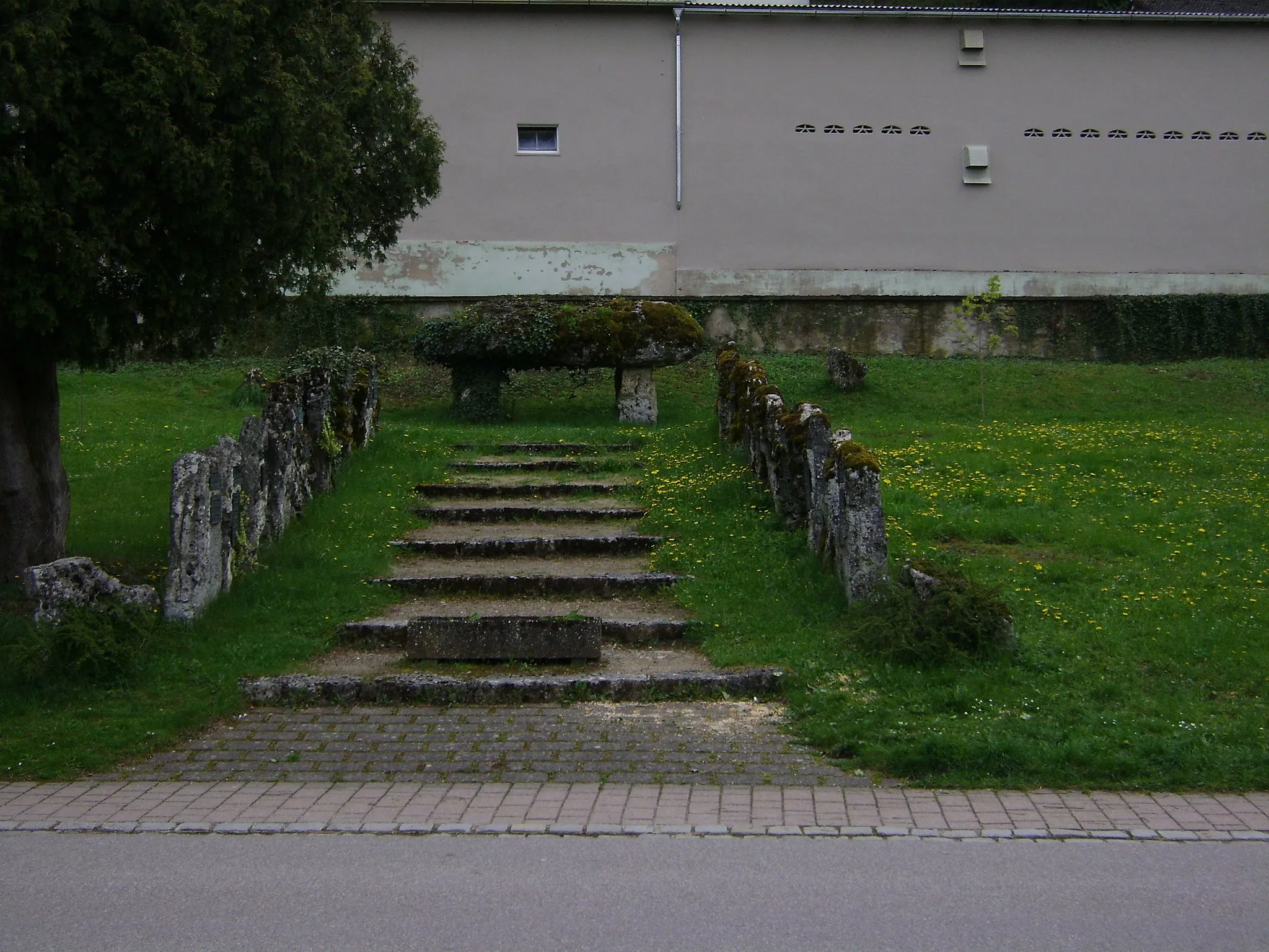 Photo showing: Kriegerdenkmal in Solnhofen