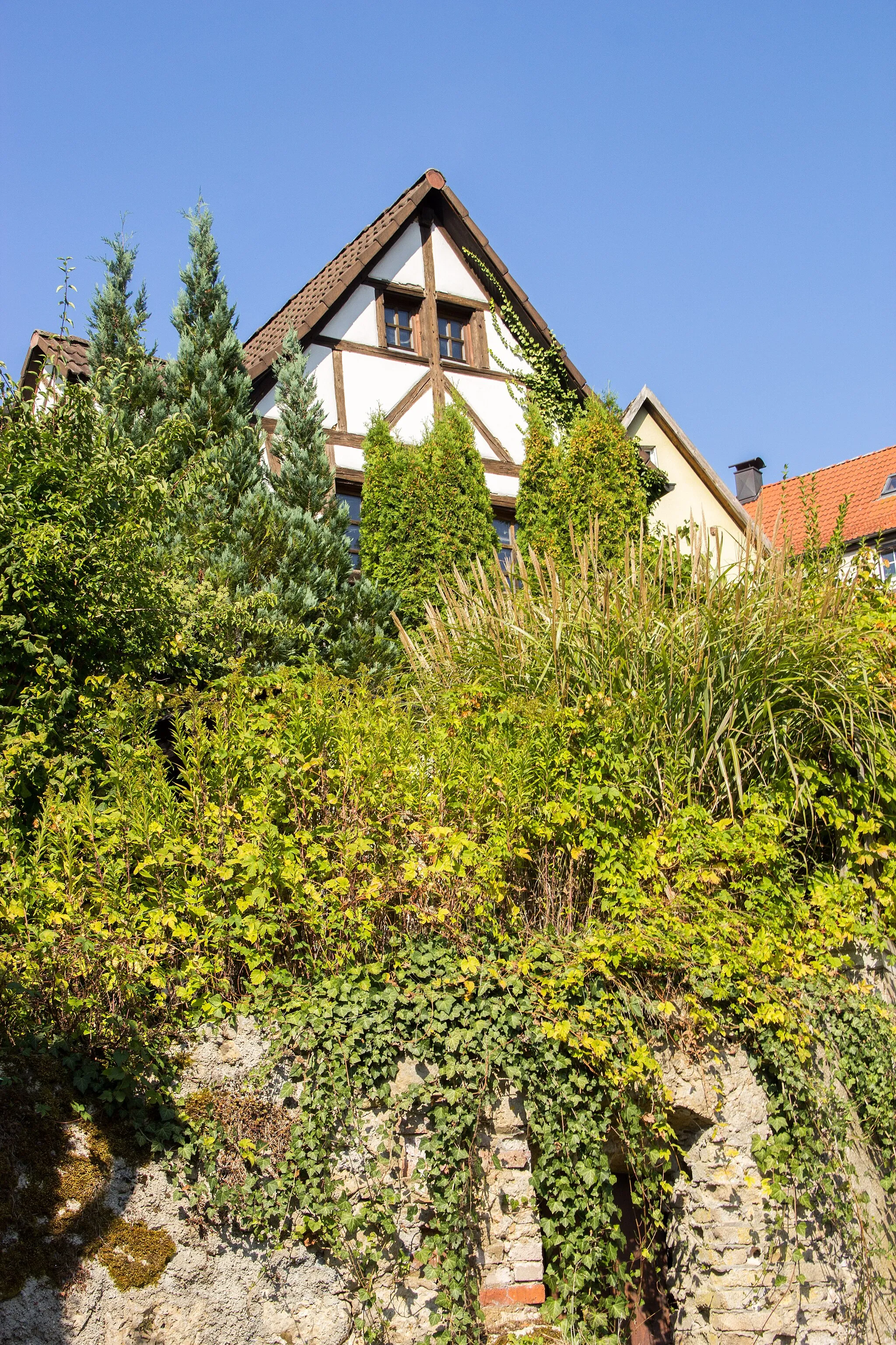 Photo showing: Velden (Pegnitz), Kleinhaus, Über massivem Sockel Fachwerkobergeschoss und -giebel, 19. Jahrhundert