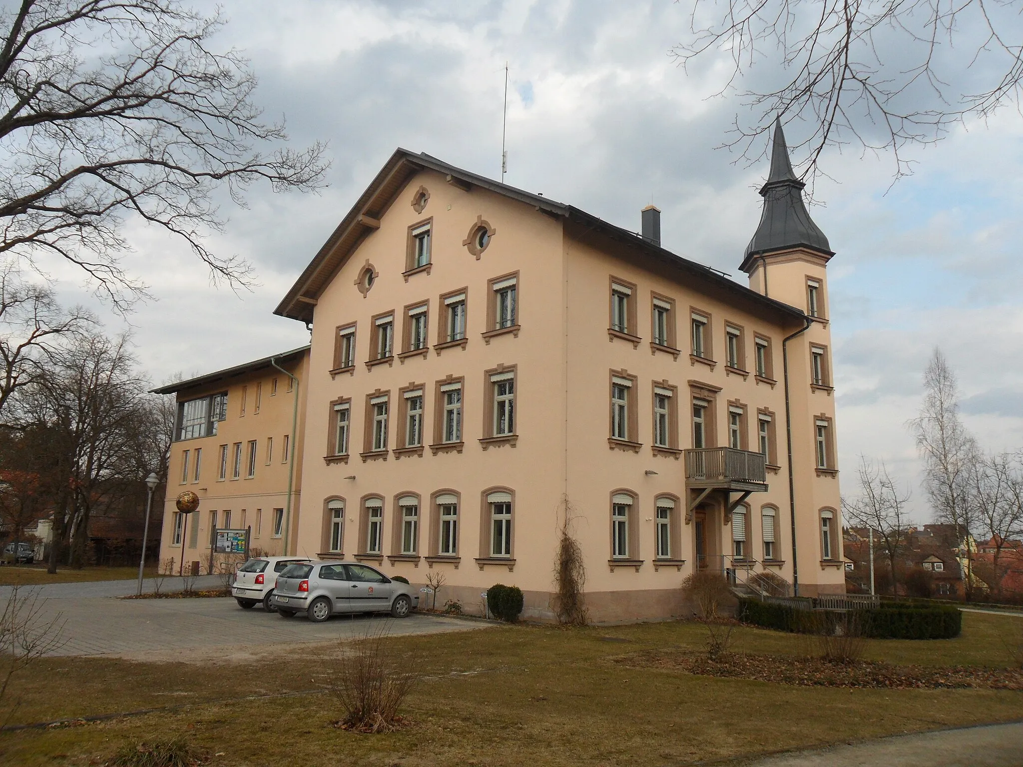 Photo showing: The New City Hall of Wendelstein is located in a former hotel on the Schwabacher Strasse 8.