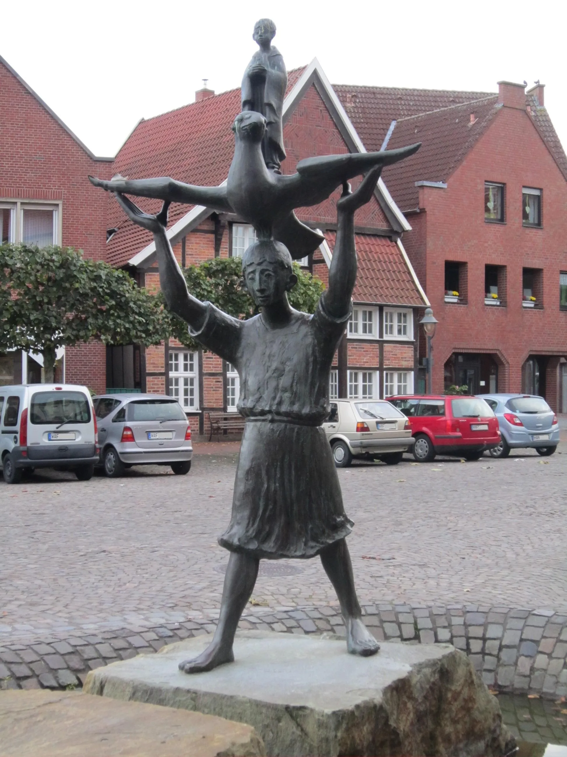 Photo showing: Sculpture showing Walbraht, grandson of the Saxon duke Widukind, and St. Alexander in Drensteinfurt