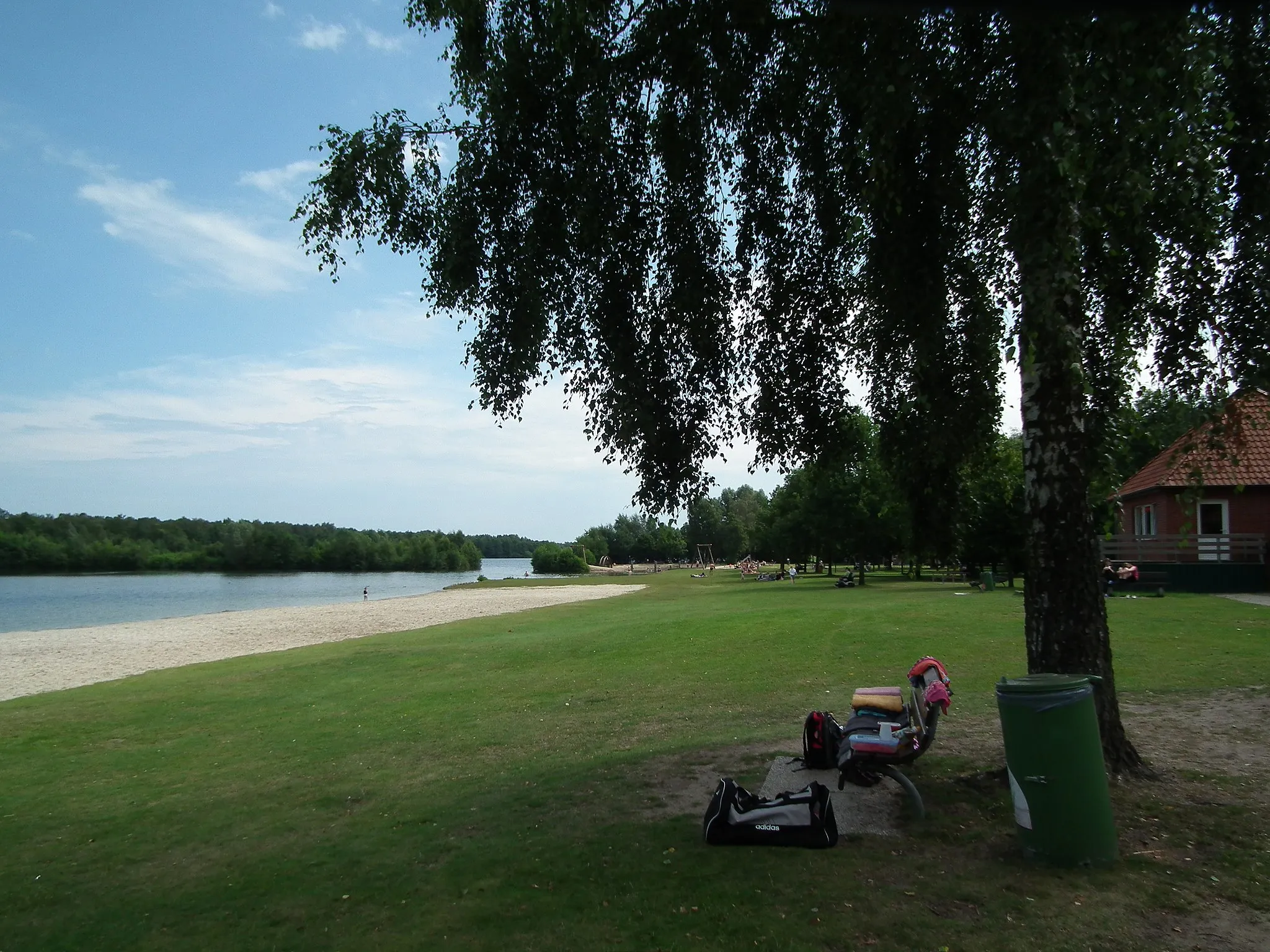 Photo showing: View on the beach of the Drilandsee.