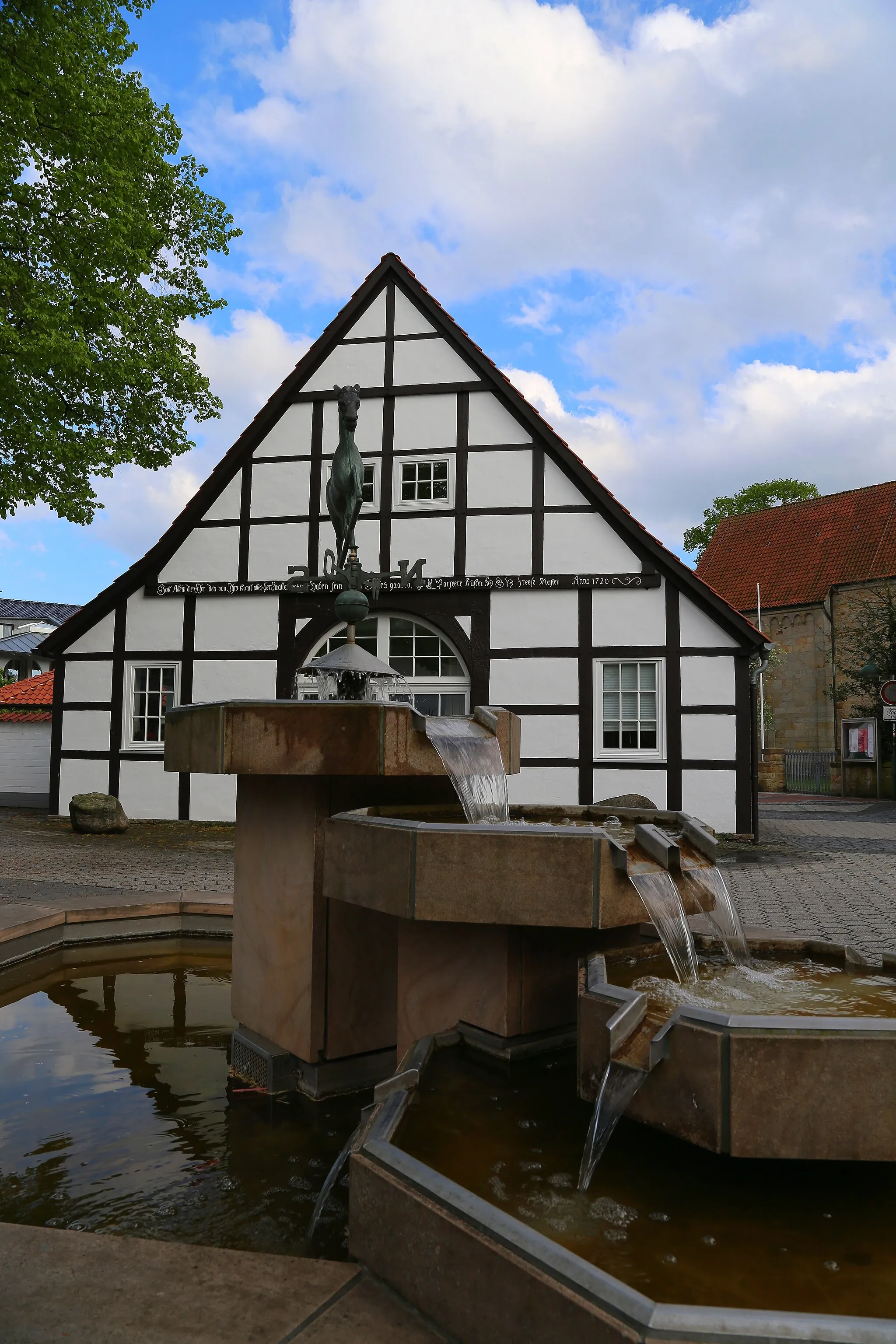 Photo showing: Market square fountain in Recke, Kreis Steinfurt, North Rhine-Westphalia, Germany.