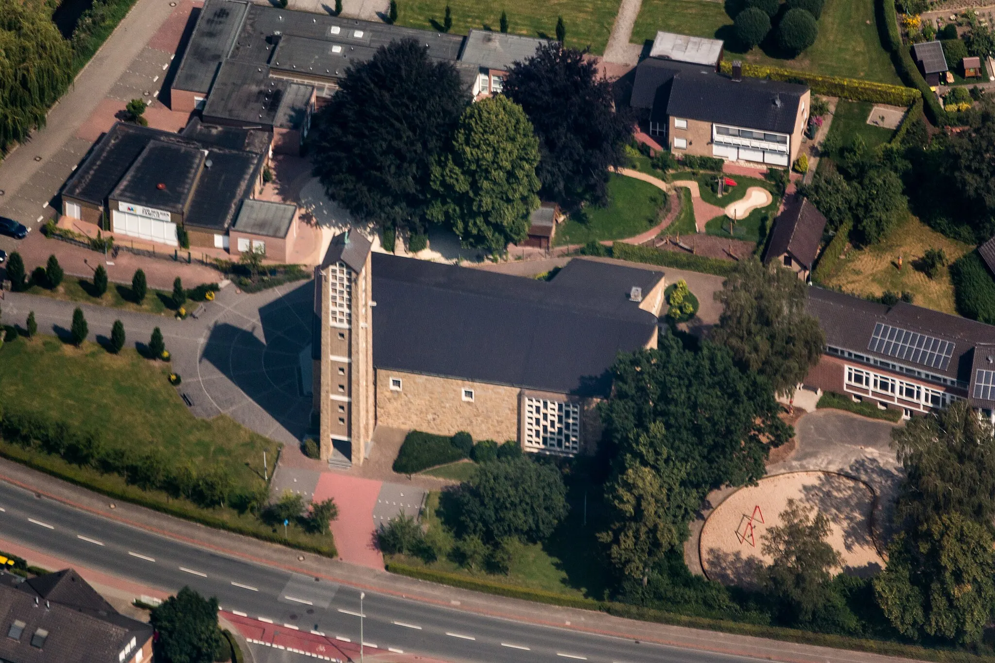 Photo showing: Church “Zur Heiligen Familie”, Rhede, North Rhine-Westphalia, Germany