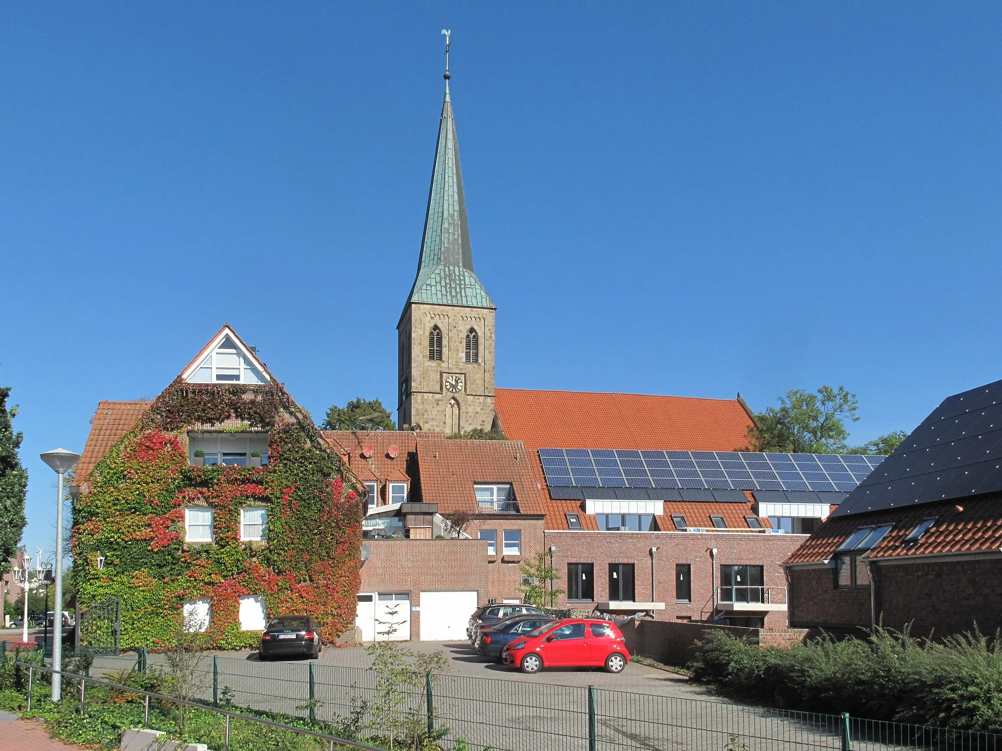 Photo showing: Wettringen,churchtower  (die Pfarrkirche Sankt Petronilla) in the street