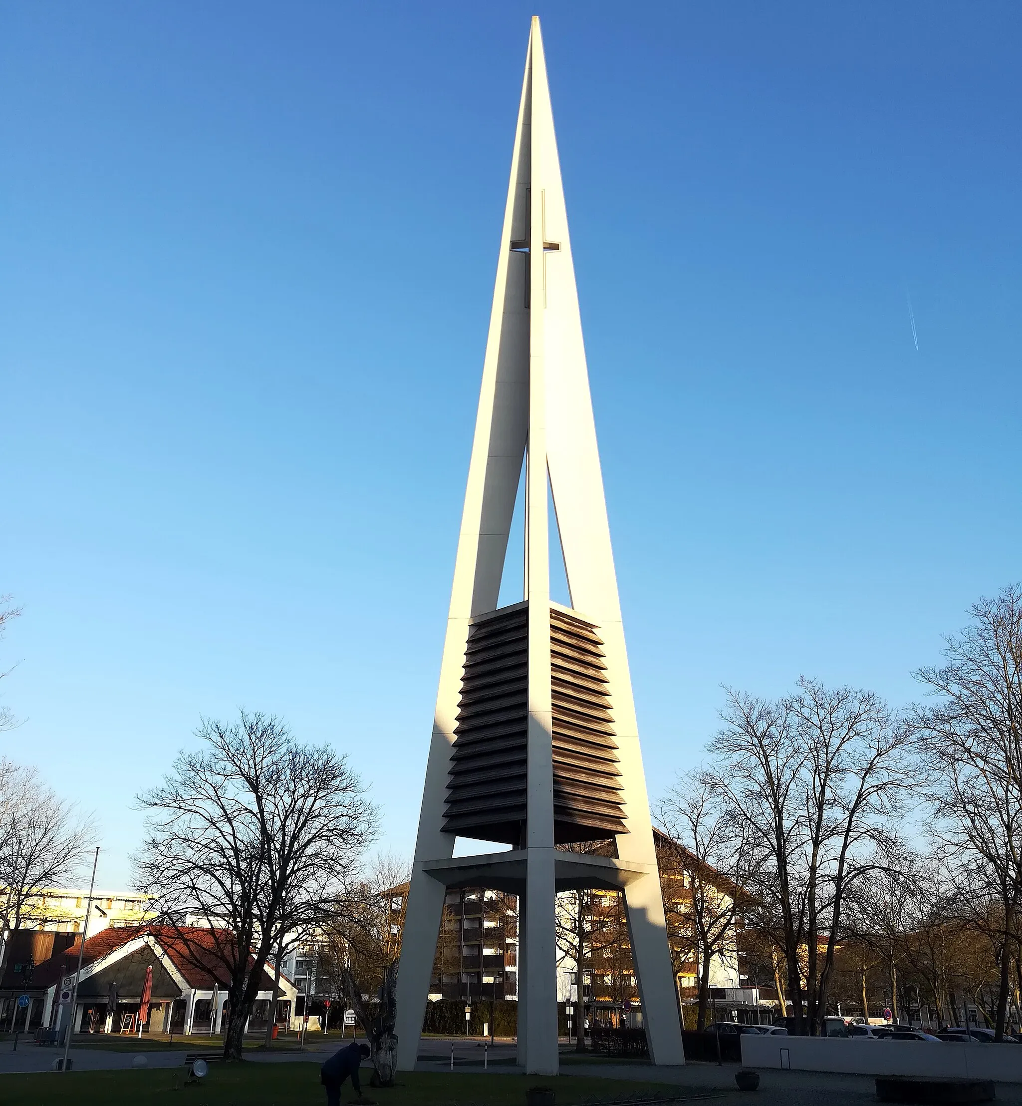 Photo showing: Pfarrkirche Heilig Geist (katholisch) in Bad Füssing.