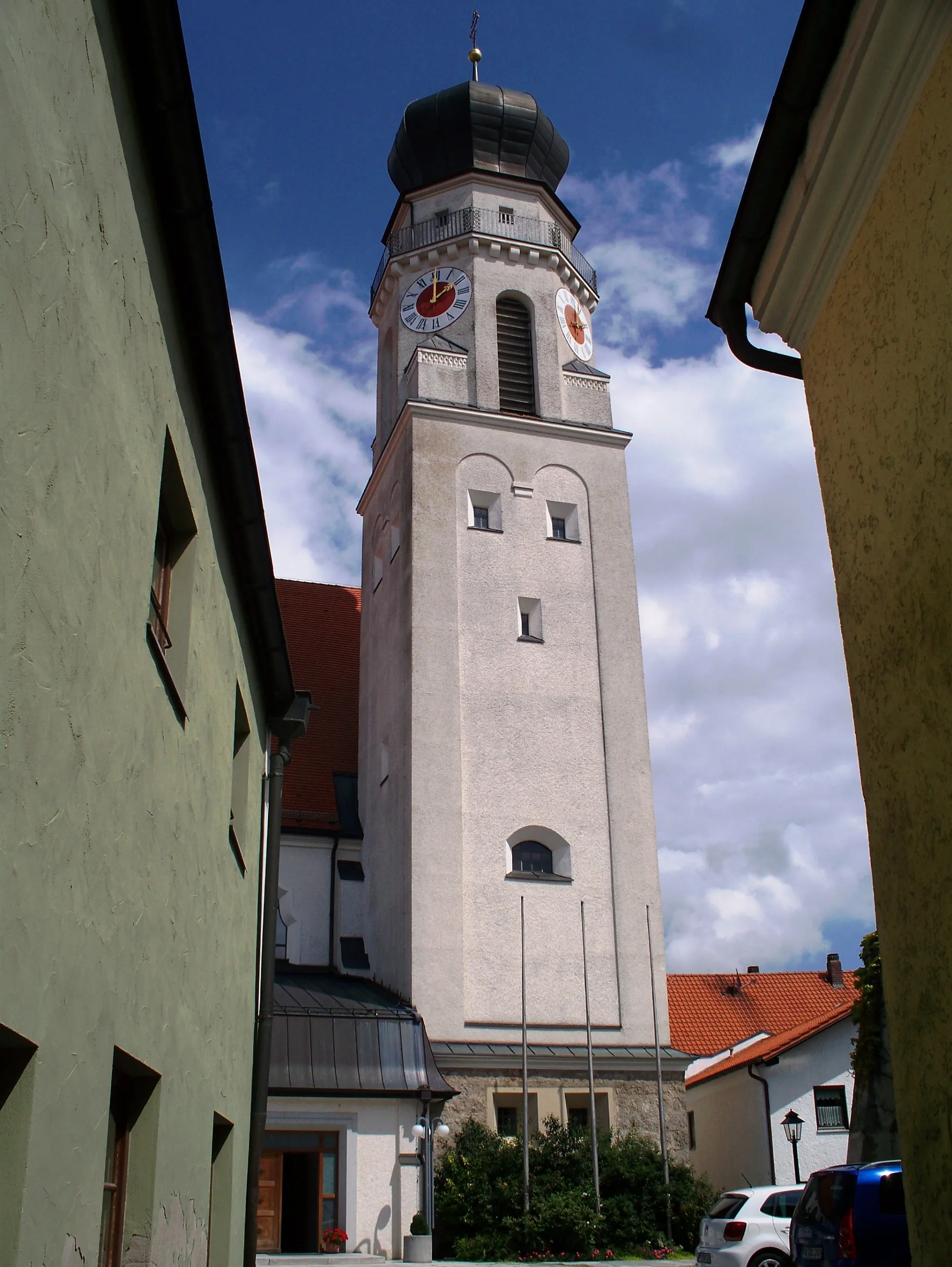 Photo showing: Die Stadtpfarrkirche Heilige Familie in Bad Griesbach.