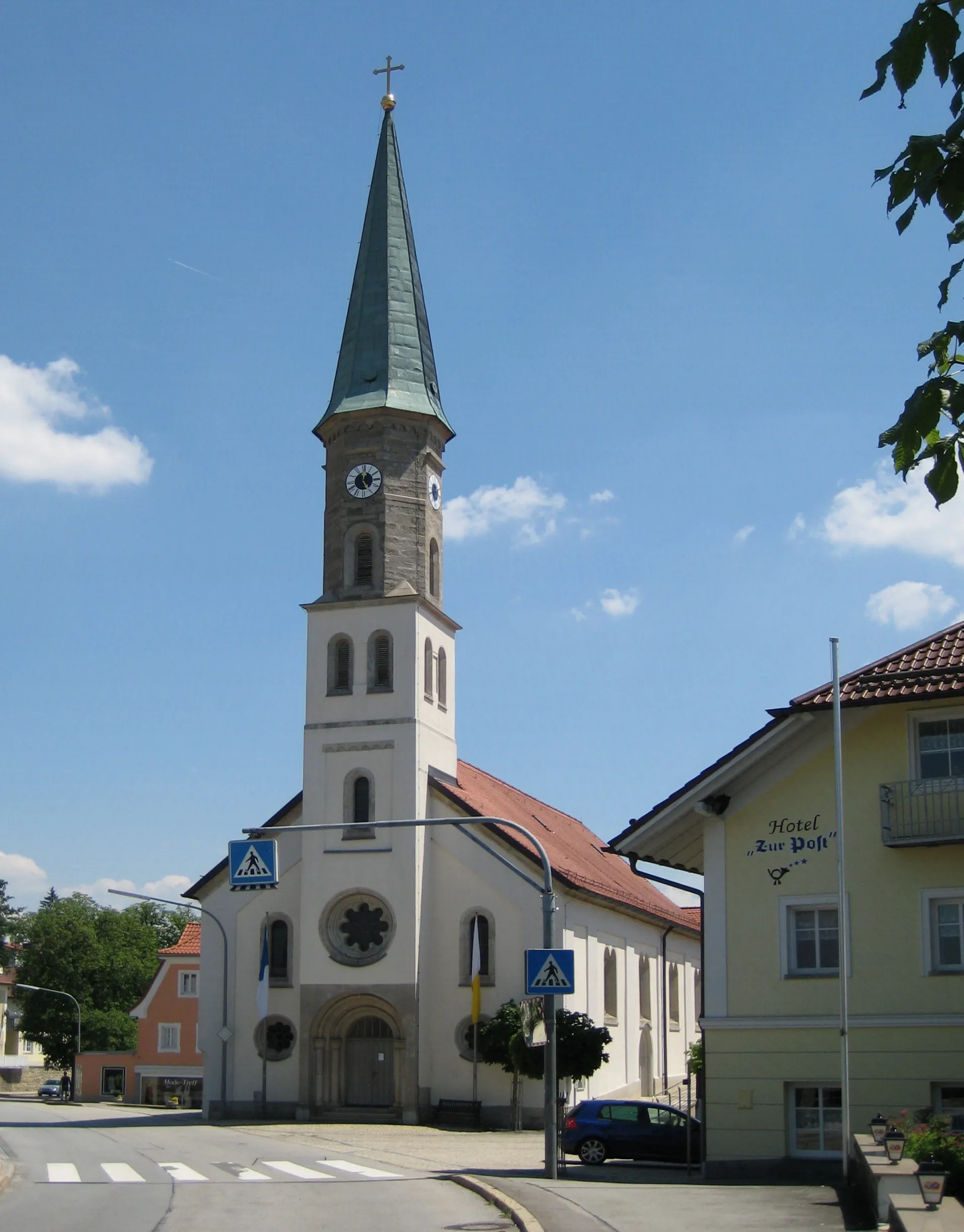 Photo showing: Büchlberg, St Ulrich Parish Church from west.