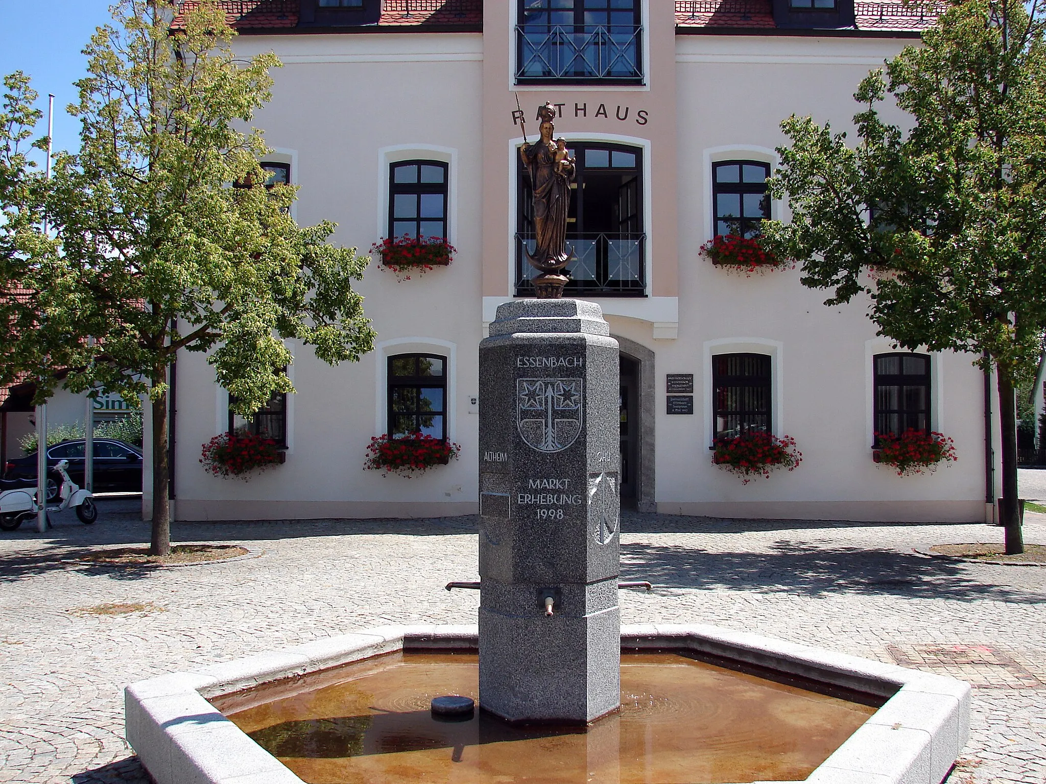 Photo showing: Gemeindebrunnen in Essenbach.