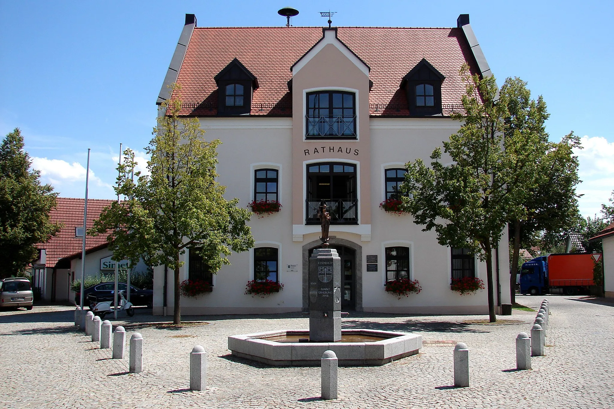 Photo showing: Rathaus von Essenbach.