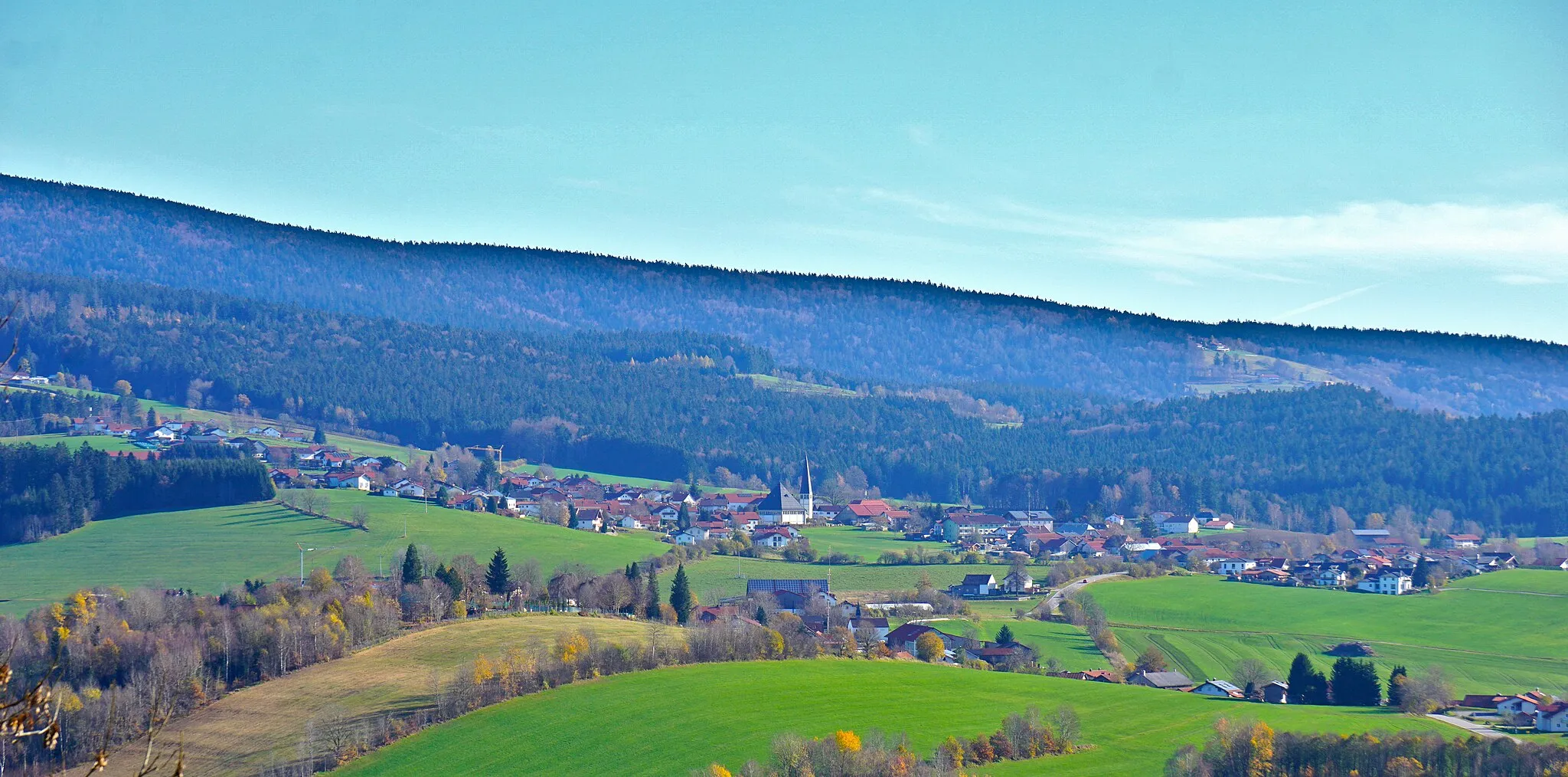 Photo showing: Hinterschmiding von Kreuzberg (Freyung) aus gesehen.