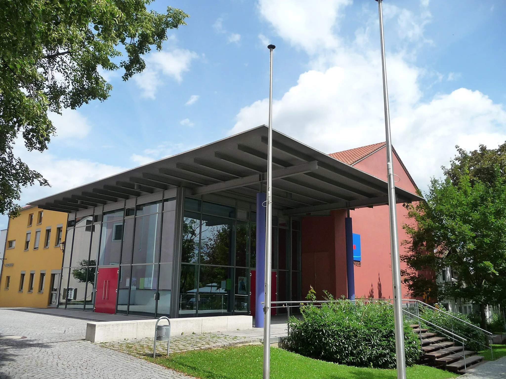 Photo showing: Die Stadthalle von Landau an der Isar