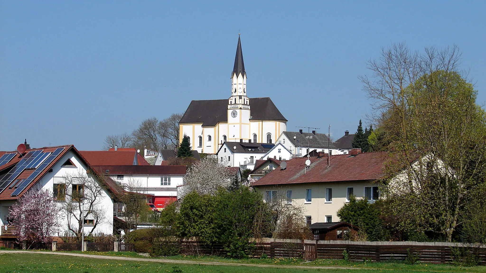 Photo showing: Katholische Pfarrkirche St. Petrus in Mallersdorf-Pfaffenberg.