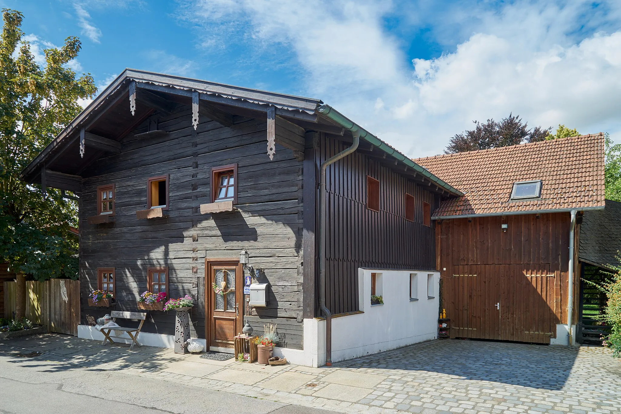 Photo showing: Kleinhaus, Hintermarkt 5, zweigeschossiger und giebelständiger Blockbau mit vorschießendem Flachsatteldach, Verschalung und teilweise versteinertem Erdgeschoss, Ende 18. Jahrhundert