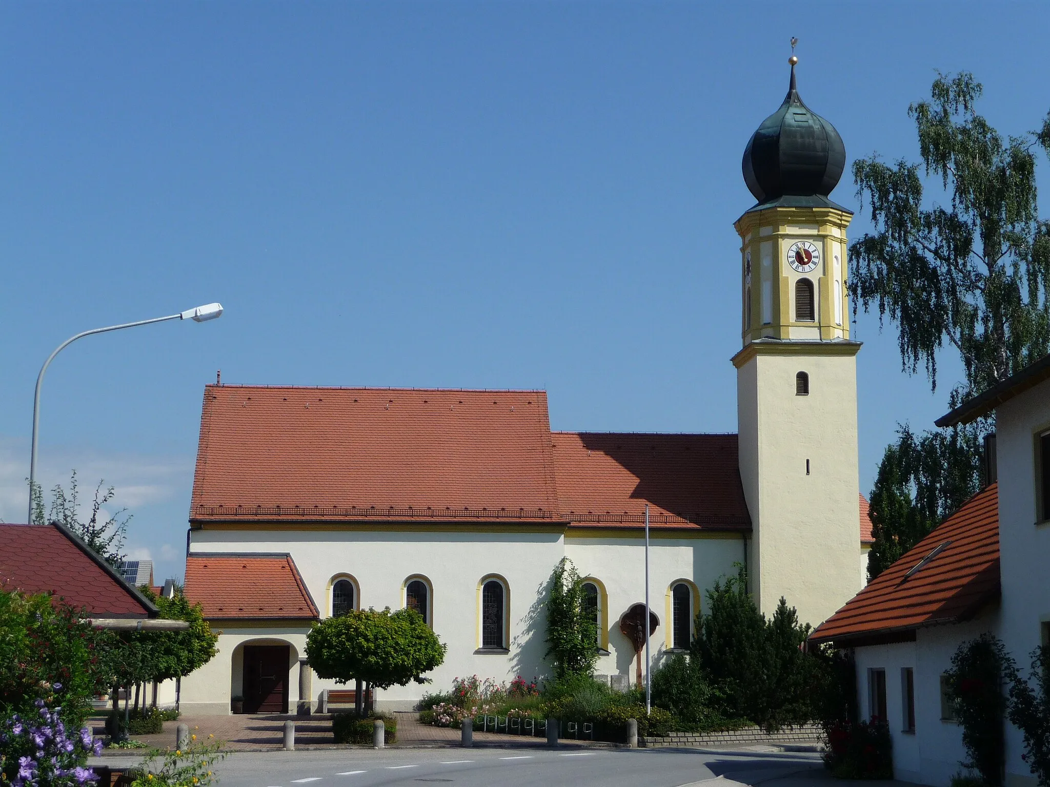 Photo showing: Die Nebenkirche St. Peter und Paul in Salching