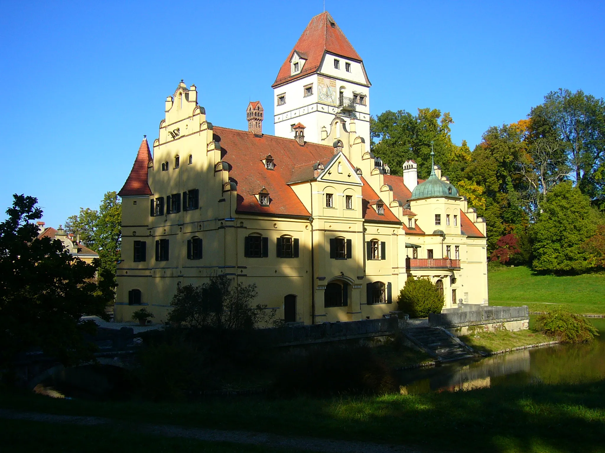 Photo showing: Schloss Schönau (Lkr. Rottal-Inn), Niederbayern — Außenansicht der Frontfassade.