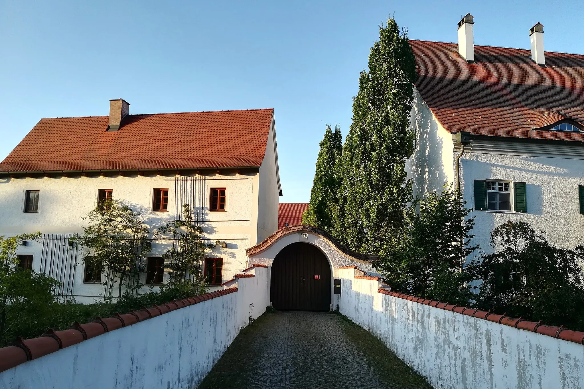 Photo showing: Schlossanlage errichtet anstelle der alten Burg Siegenburg.