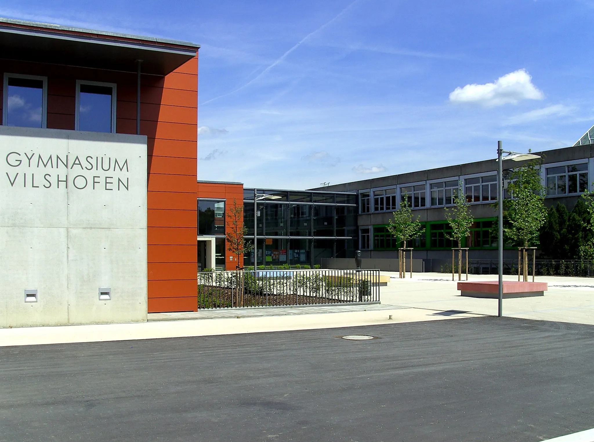 Photo showing: Das Gymnasium Vilshofen.