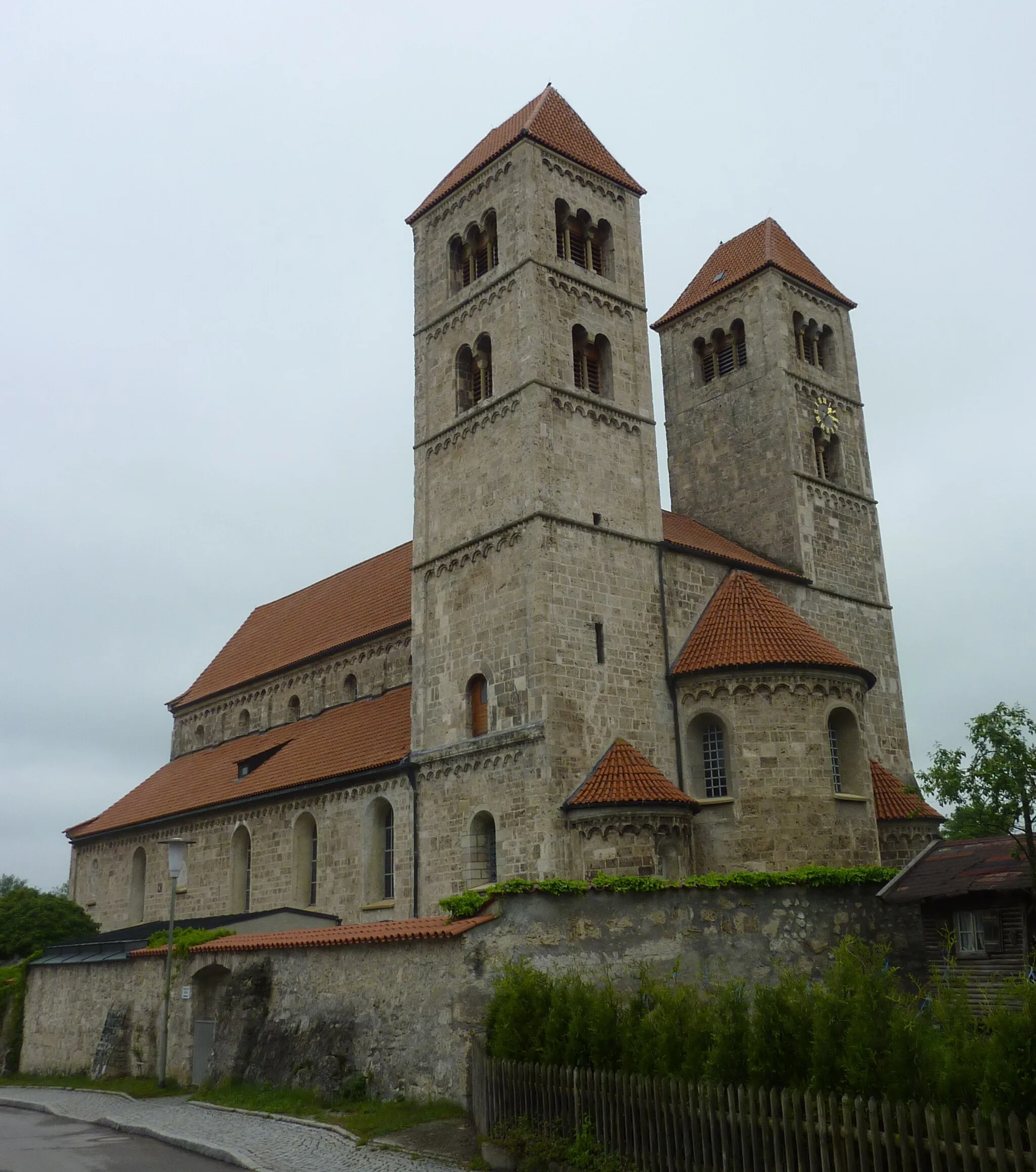 Photo showing: Romanische Basilika St. Michael (Altenstadt)