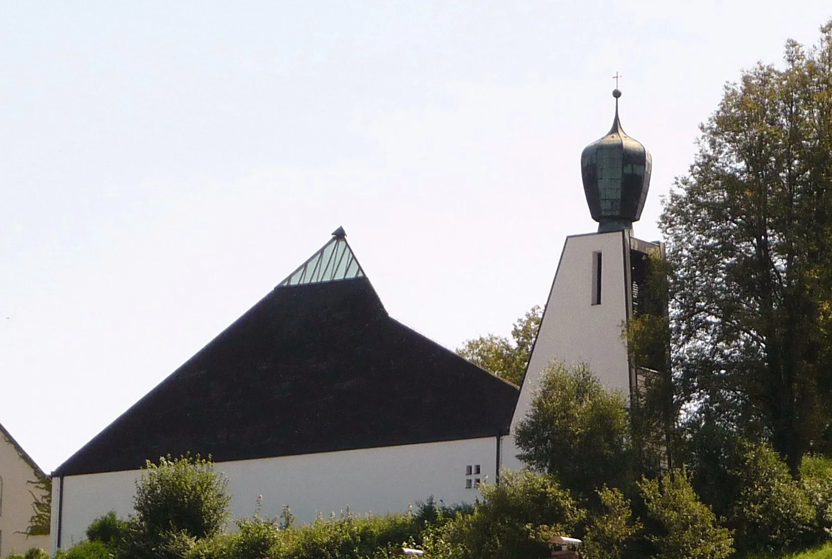 Photo showing: Die evangelische Dreifaltigkeitskirche in Burgkirchen an der Alz