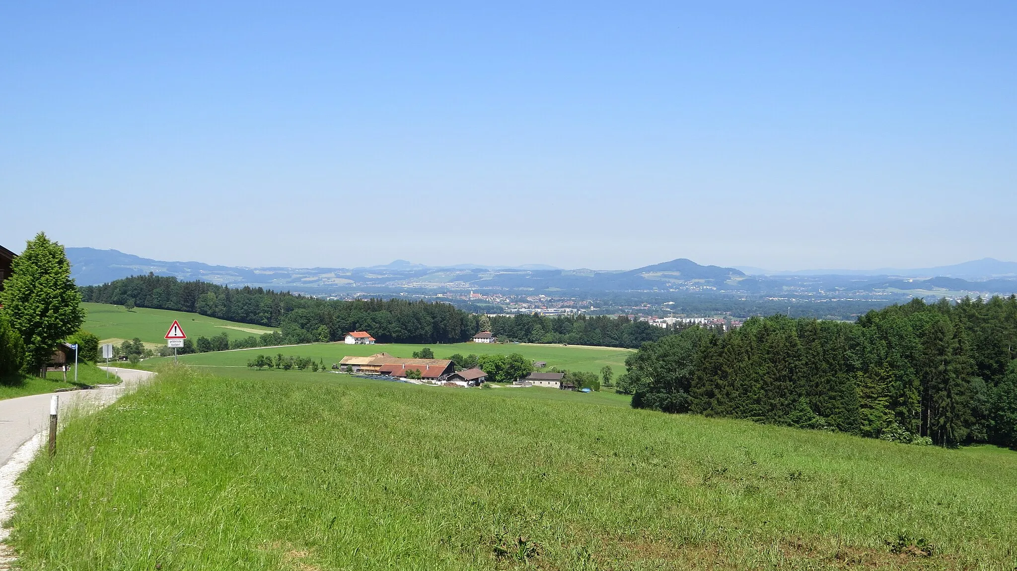 Photo showing: Blick vom östlichen Högl auf Freilassing
