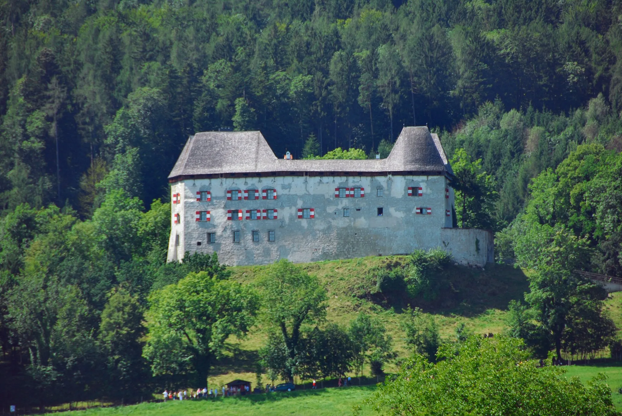 Photo showing: Picture of Schloss Staufeneck in Southern Germany.