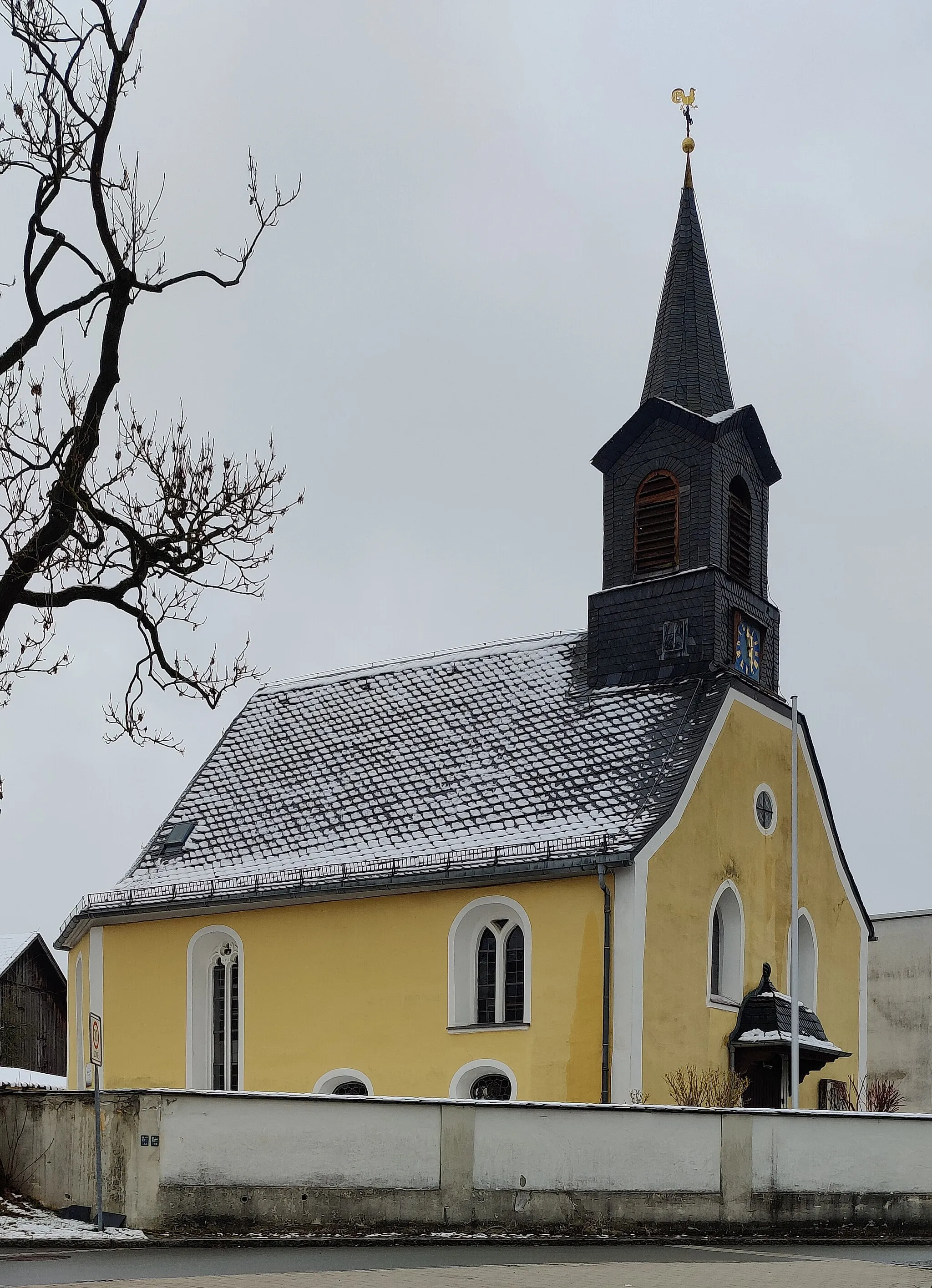 Photo showing: Evangelisch-lutherische St.-Peter-und-Paul-Kirche Döhlau, Landkreis Hof, Oberfranken, Bayern, Deutschland