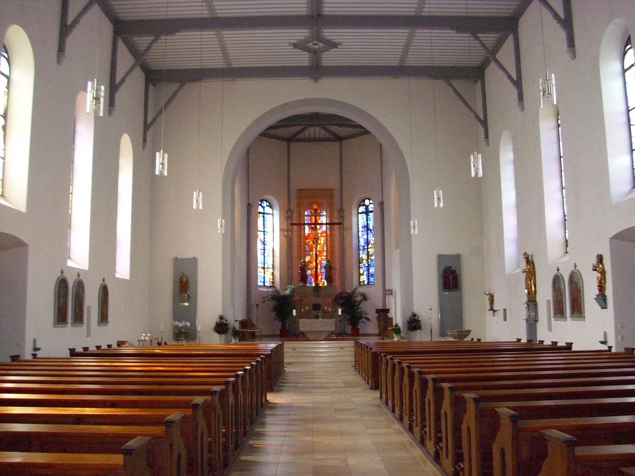 Photo showing: Altarbereich der Nikolauskirche