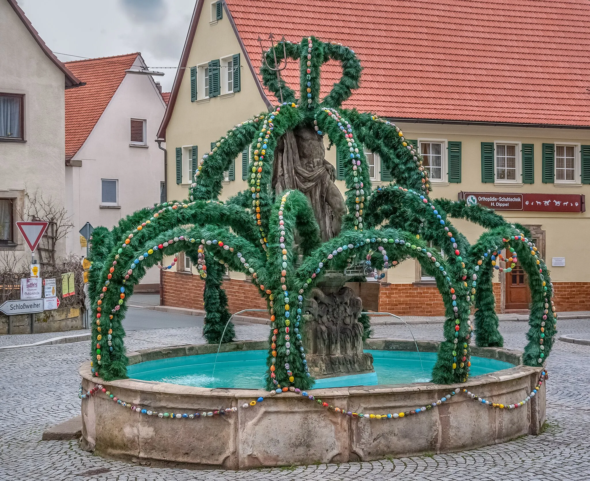 Photo showing: Easter fountain in Thurnau