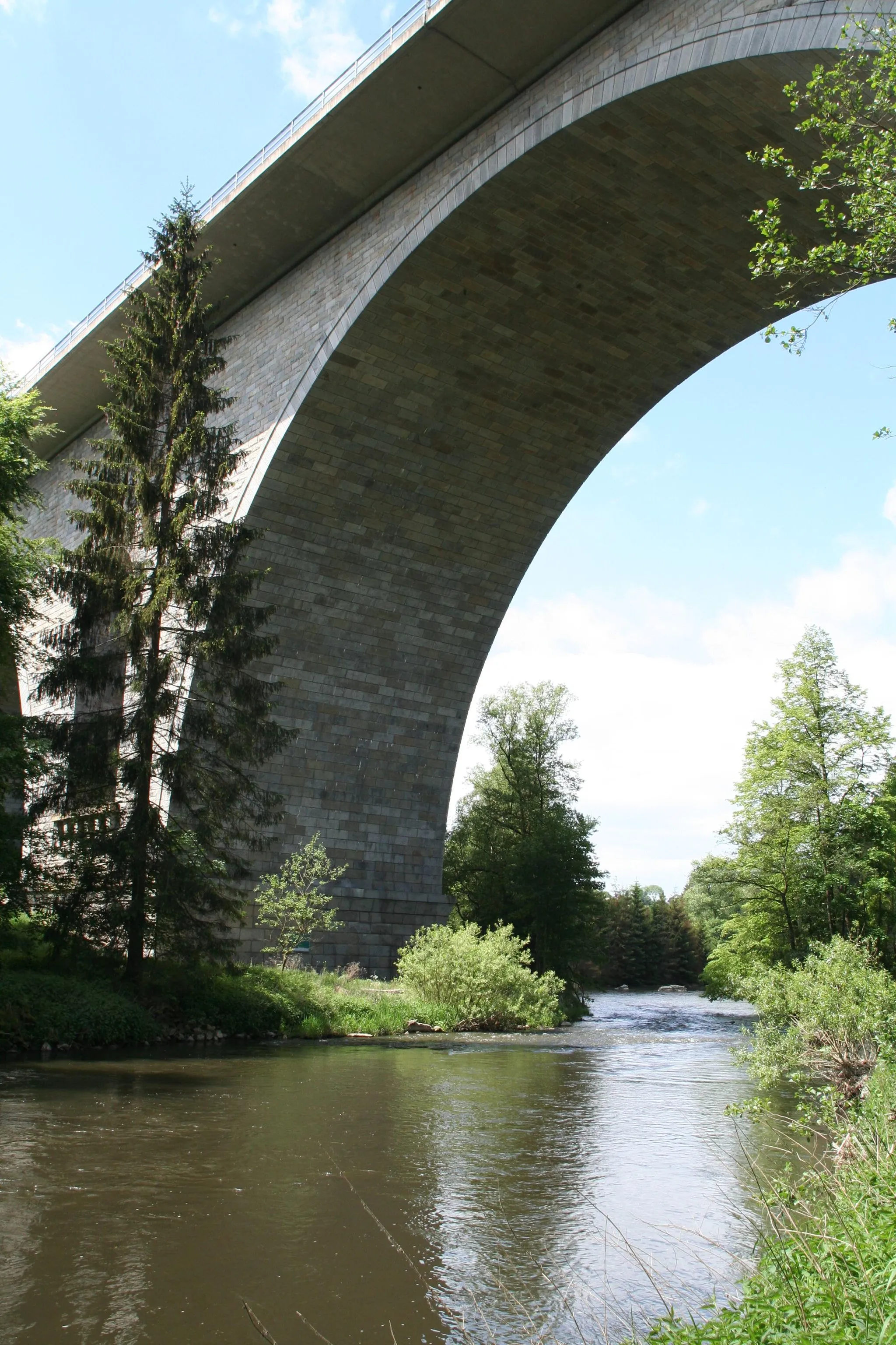 Photo showing: Saalebrücke der A72 bei Saalenstein, OT Köditz in Oberfranken