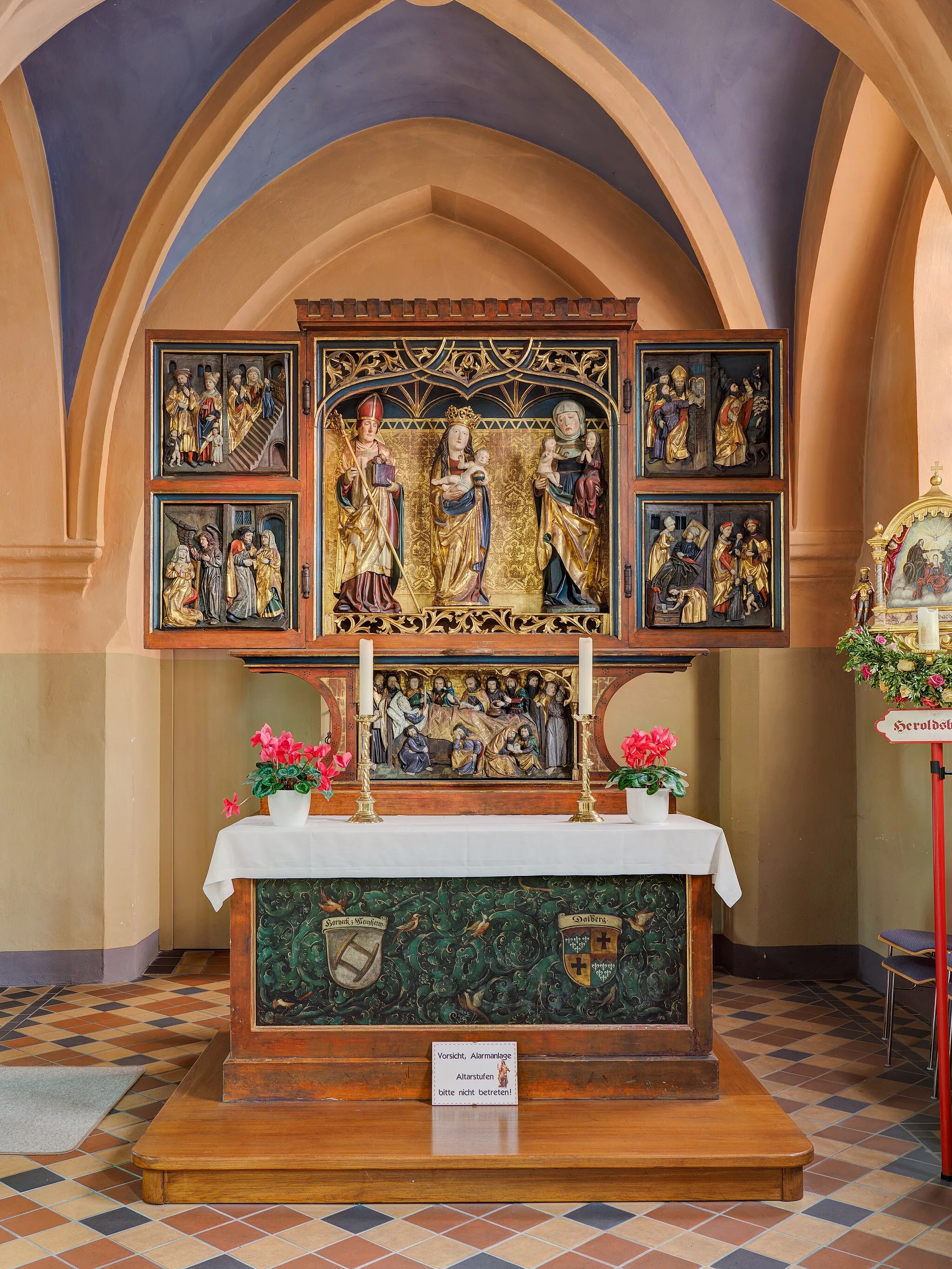 Photo showing: side altar in the catholic parish church St.Michael in Heroldsbach, around 1500
