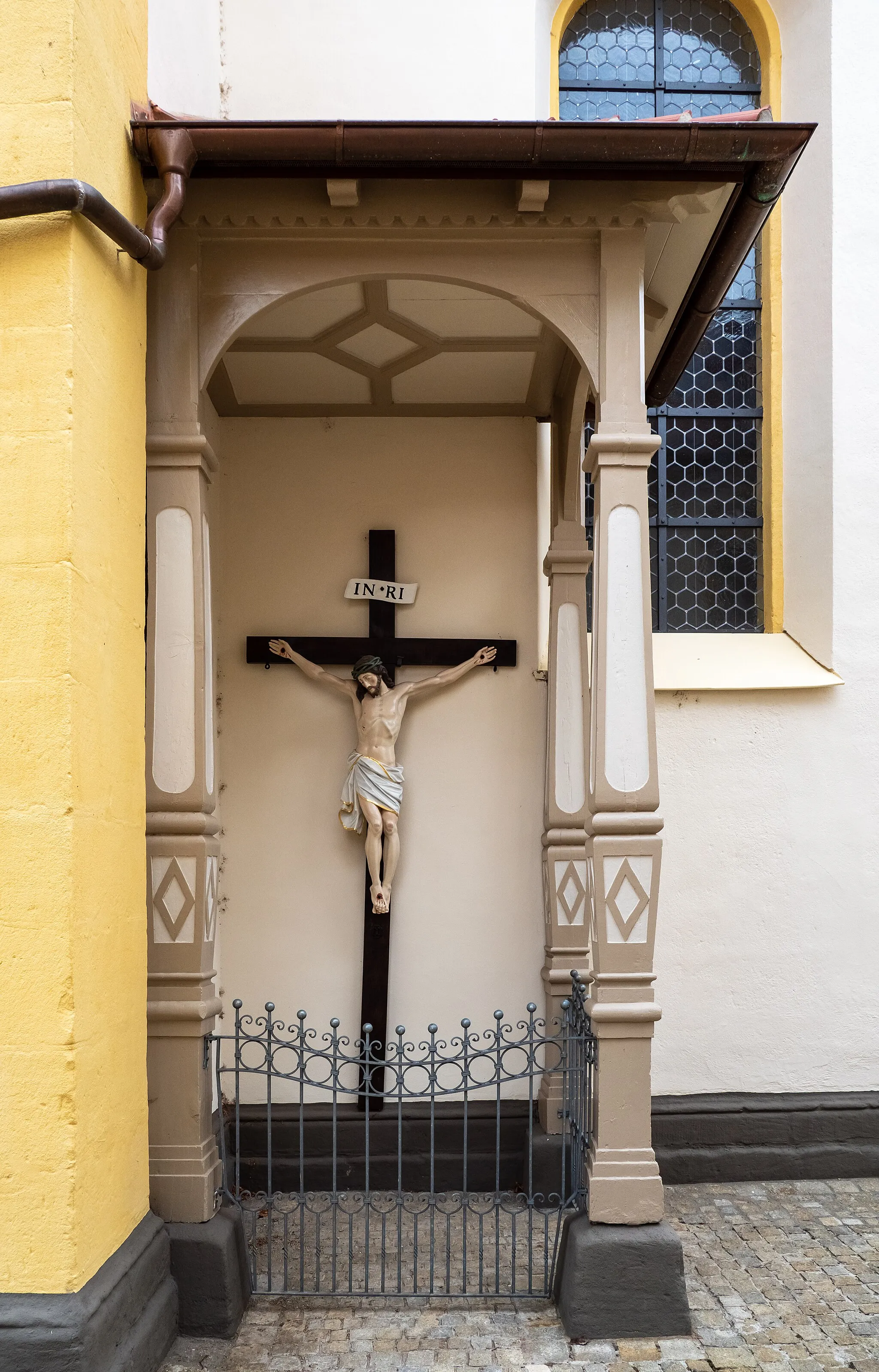 Photo showing: Crucifix at the Catholic parish church St.Vitus in Hirschaid