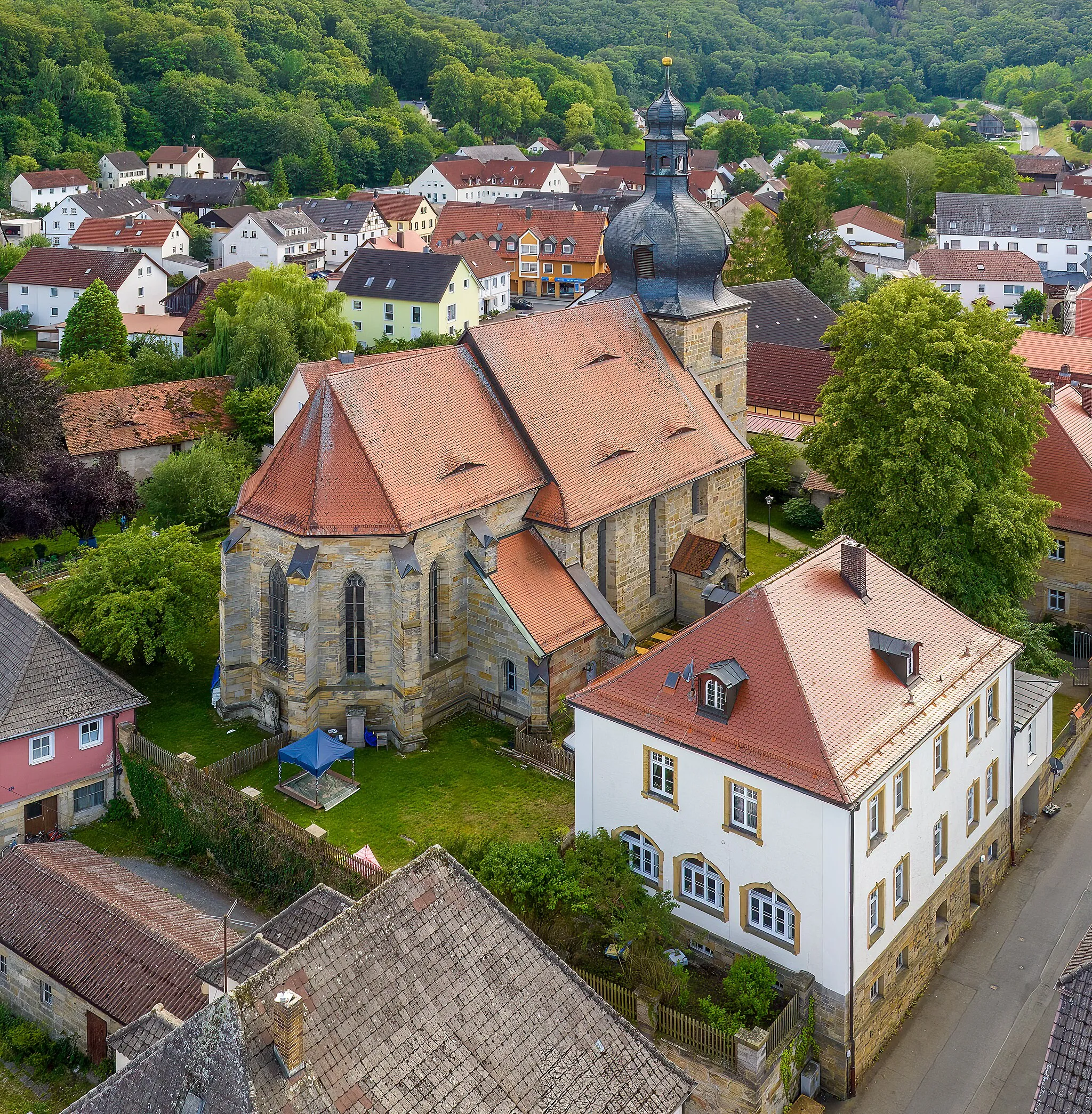 Photo showing: St. John's church Kasendorf, aerial view