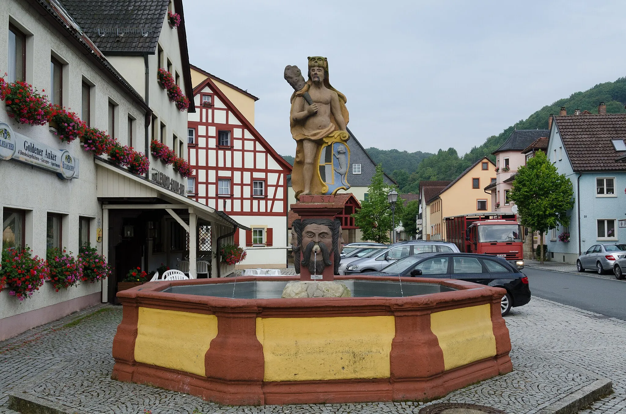 Photo showing: Kasendorf, Marktplatz, Brunnen