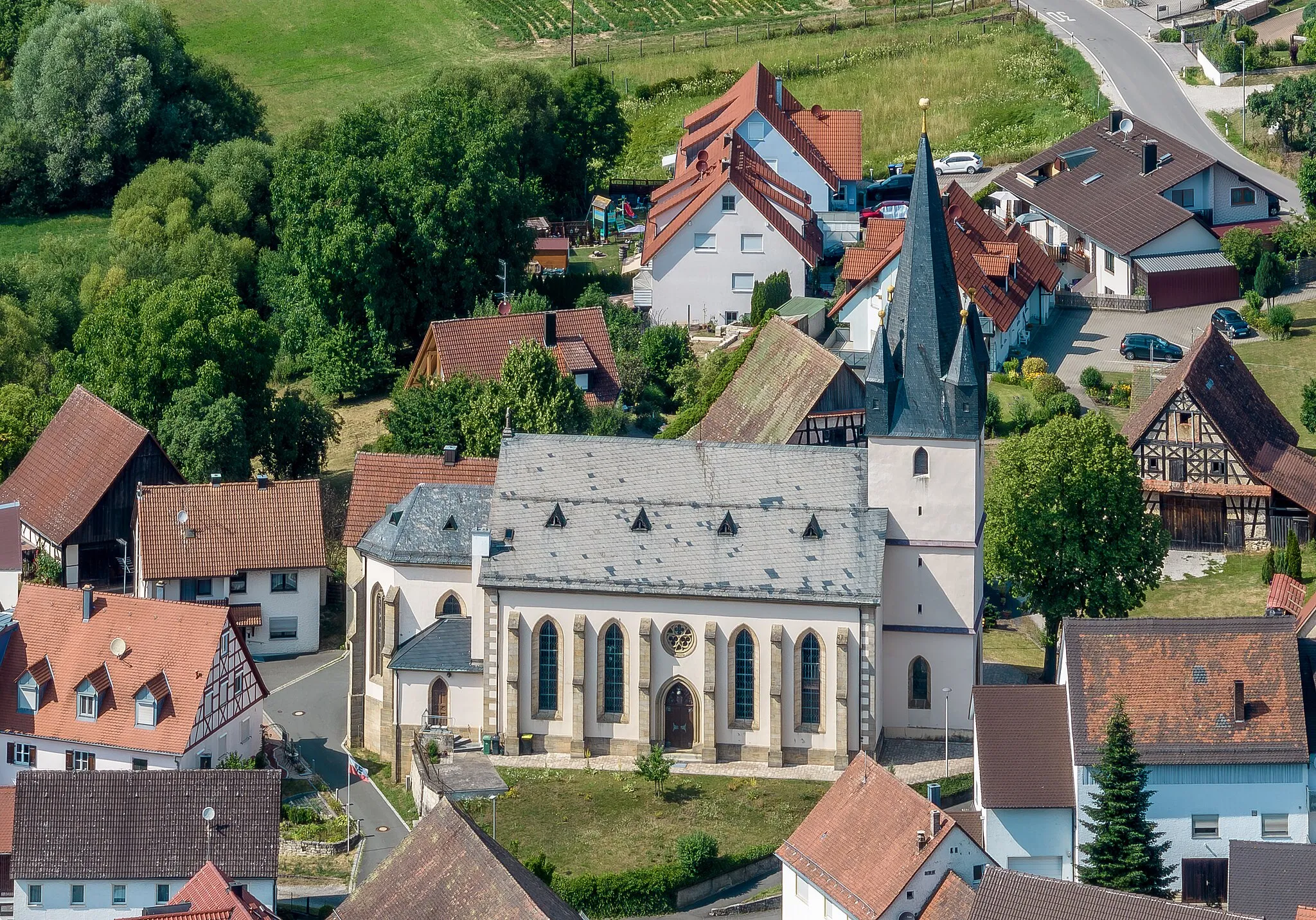 Photo showing: Catholic parish church St.Jakobus in Leutenbach, aerial view.