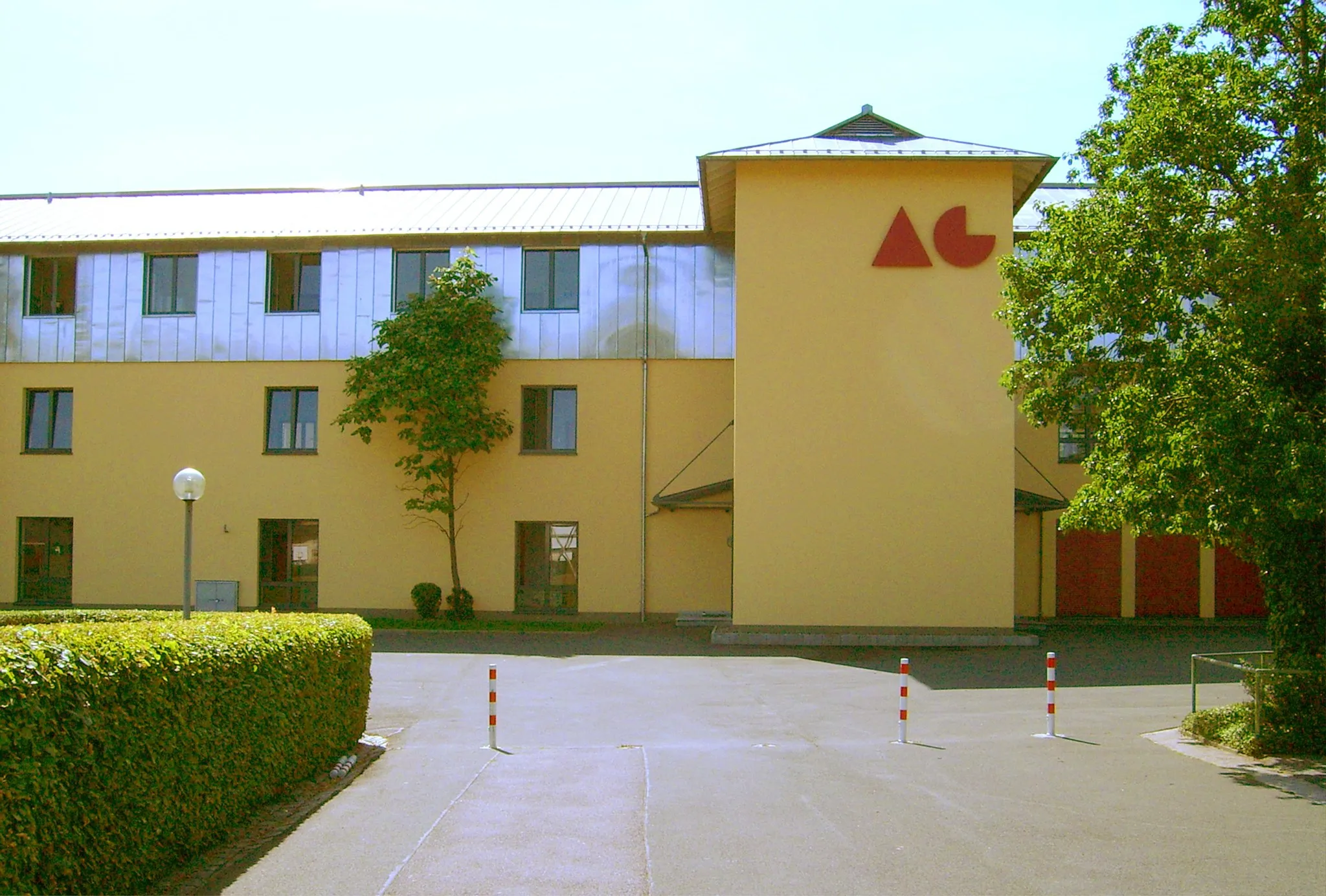 Photo showing: Arnold-Gymnasium Neustadt