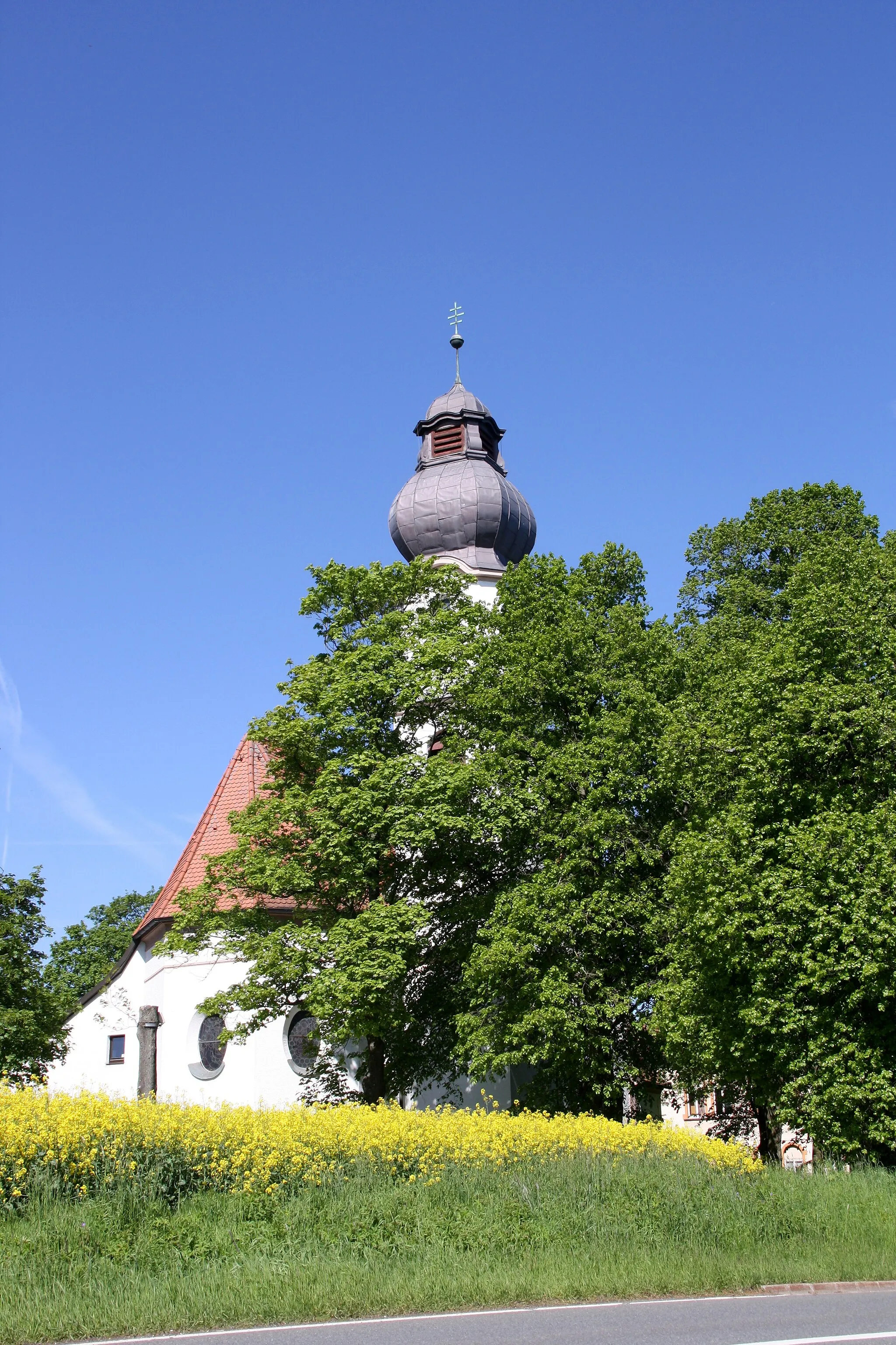 Photo showing: Catholic parish church Annuntiatio B.V.M., photographed at the entrance of Schönwald