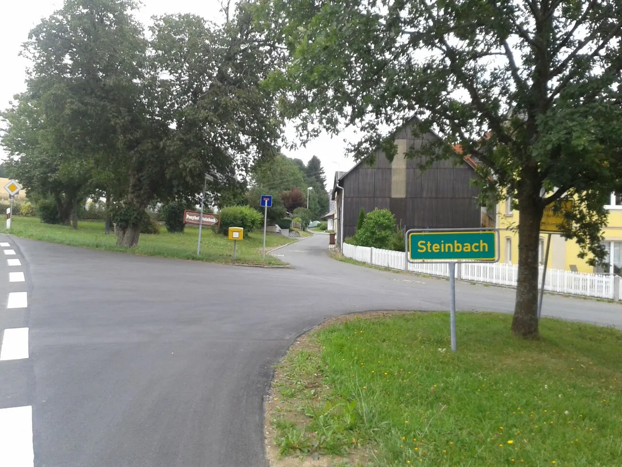 Photo showing: Ortseingang zu Steinbach, ein Gemeindeteil der Gemeinde Marktleugast in Oberfranken (Bayern).