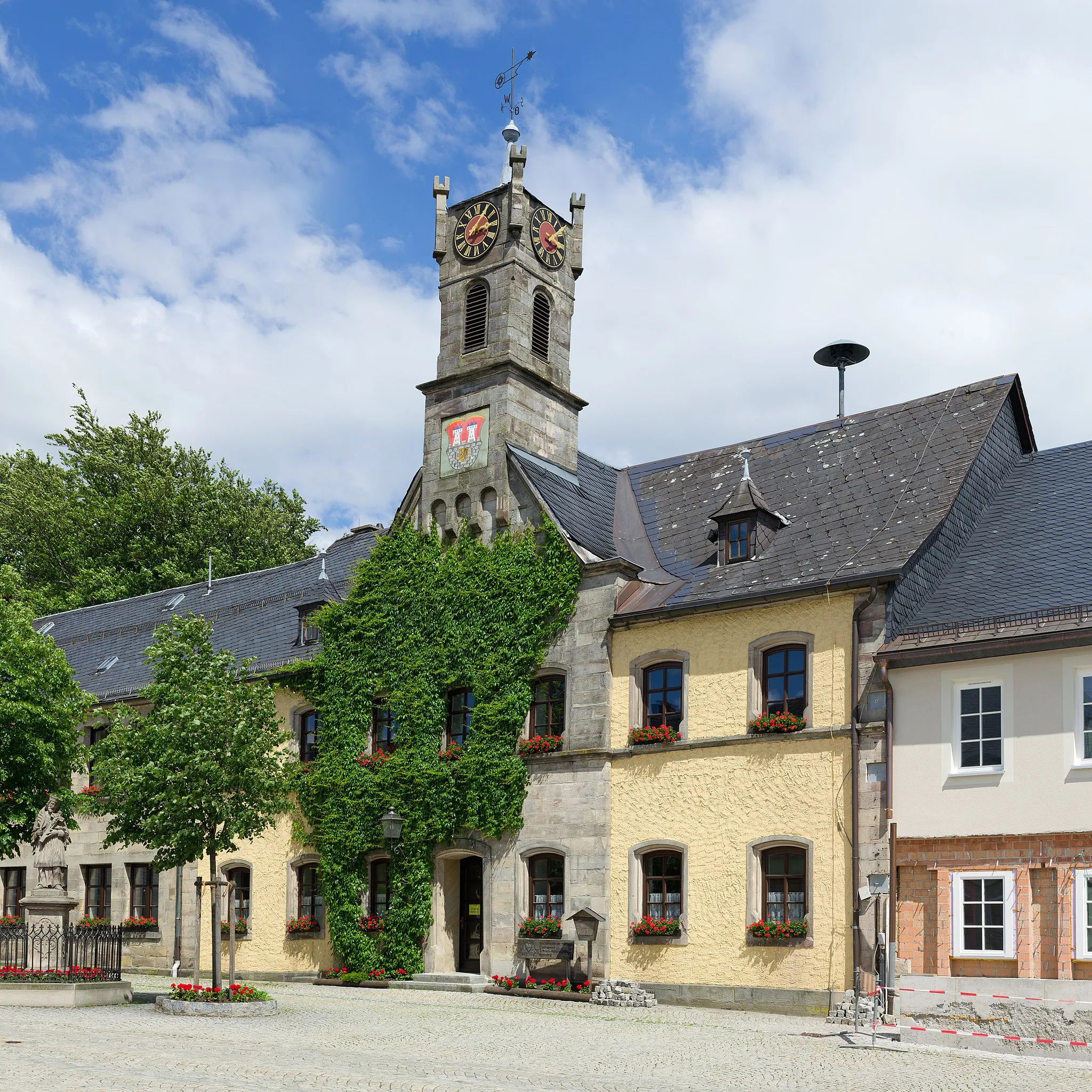 Photo showing: Das Rathaus der oberfränkischen Stadt Teuschnitz.