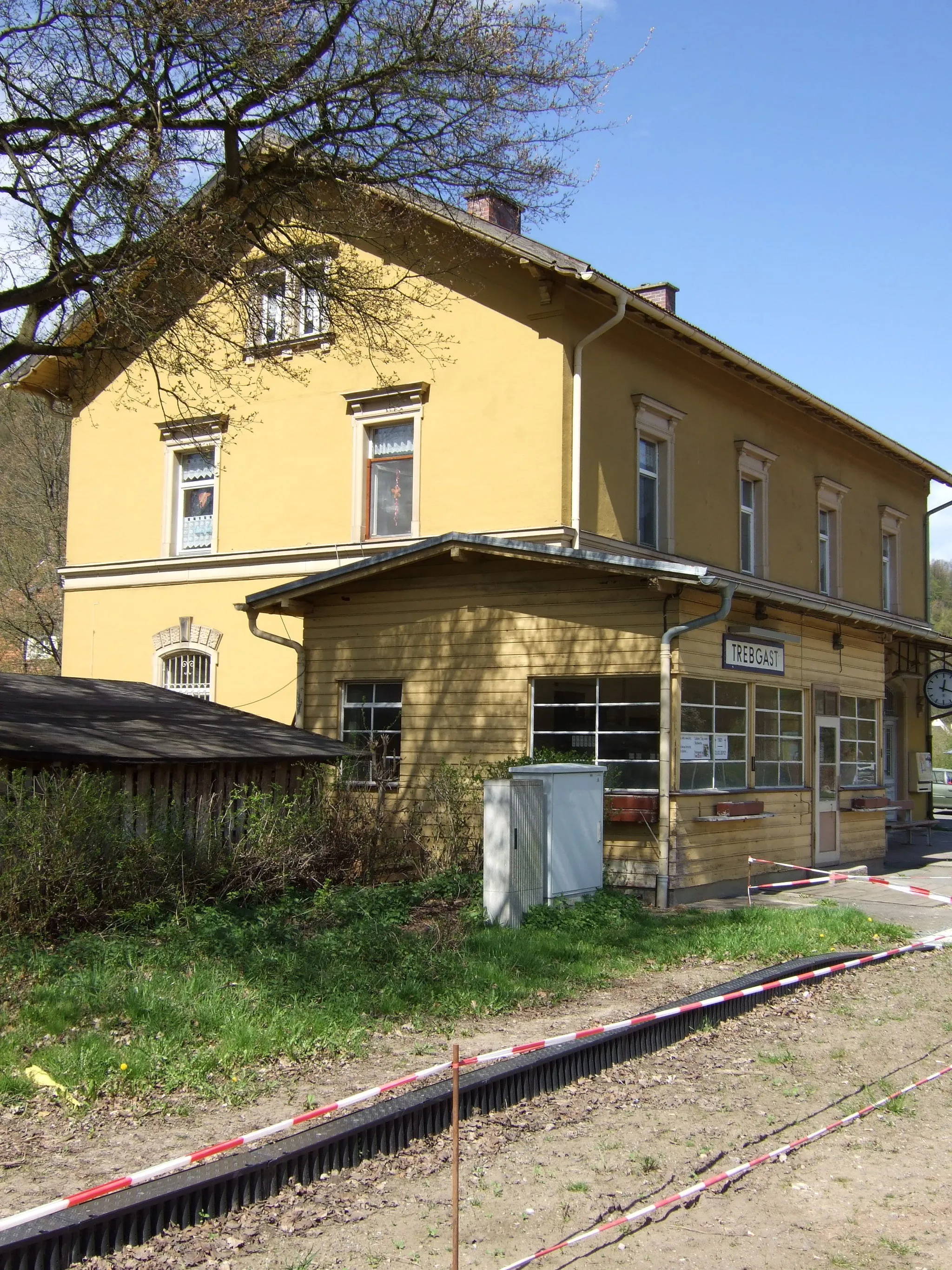 Photo showing: Bahnhof Trebgast mit Hebelstellwerk