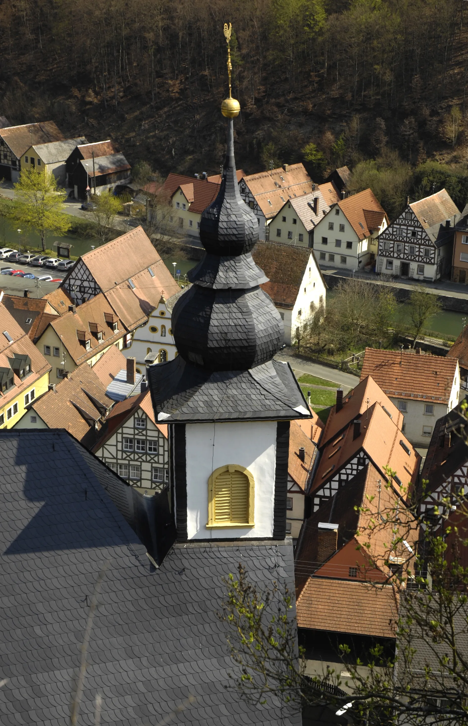 Photo showing: Waischenfeld, Blick vom Schlossberg über die Kirche in die Stadt und ins Wiesenttal