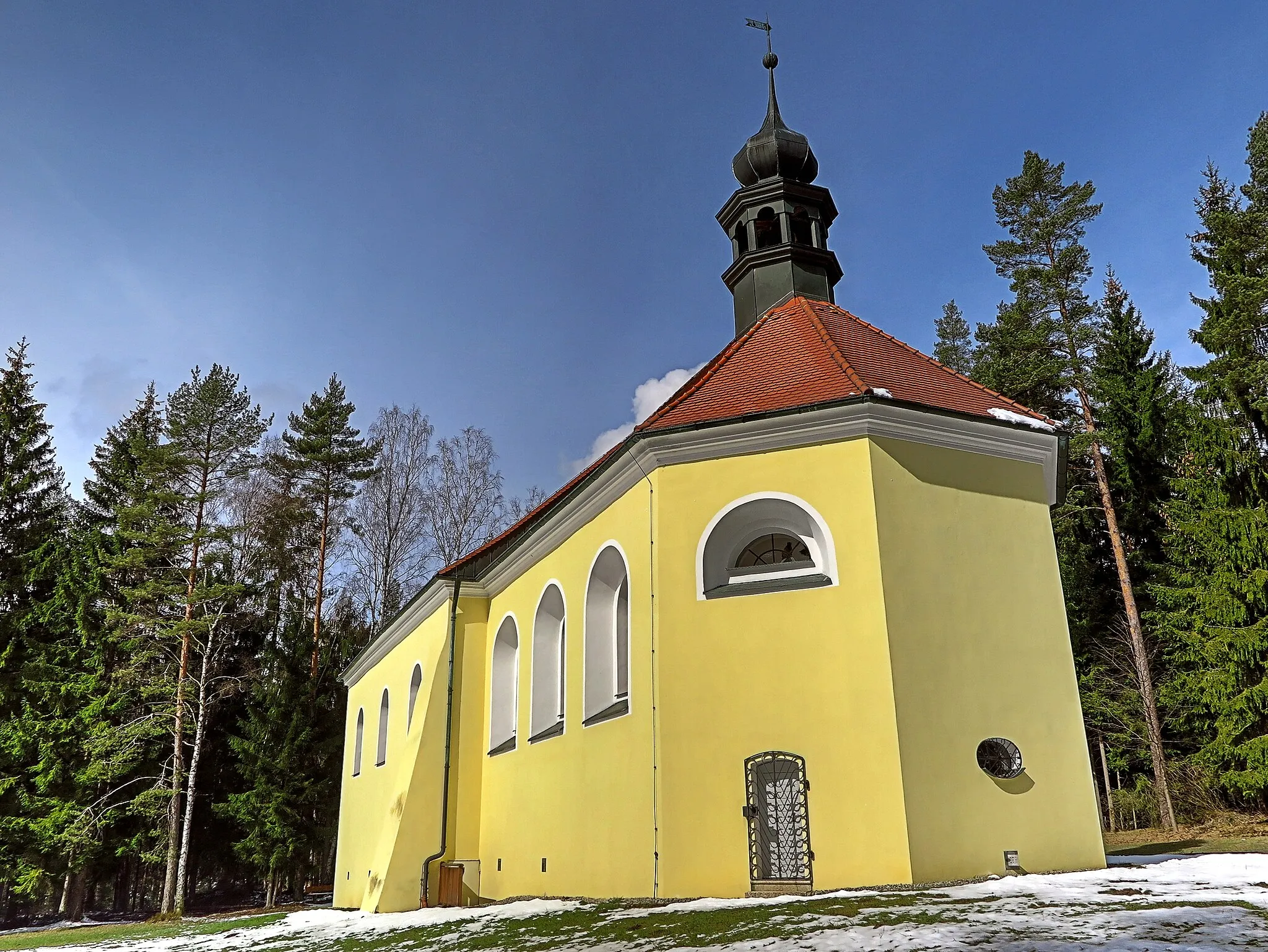 Photo showing: Deutschland, Bayern, Oberpfalz, Landkreis Tirschenreuth, Gemeinde Leonberg, westlich von Wernersreuth, Allerheiligenkirche, Blick von Osten, HDR-Image