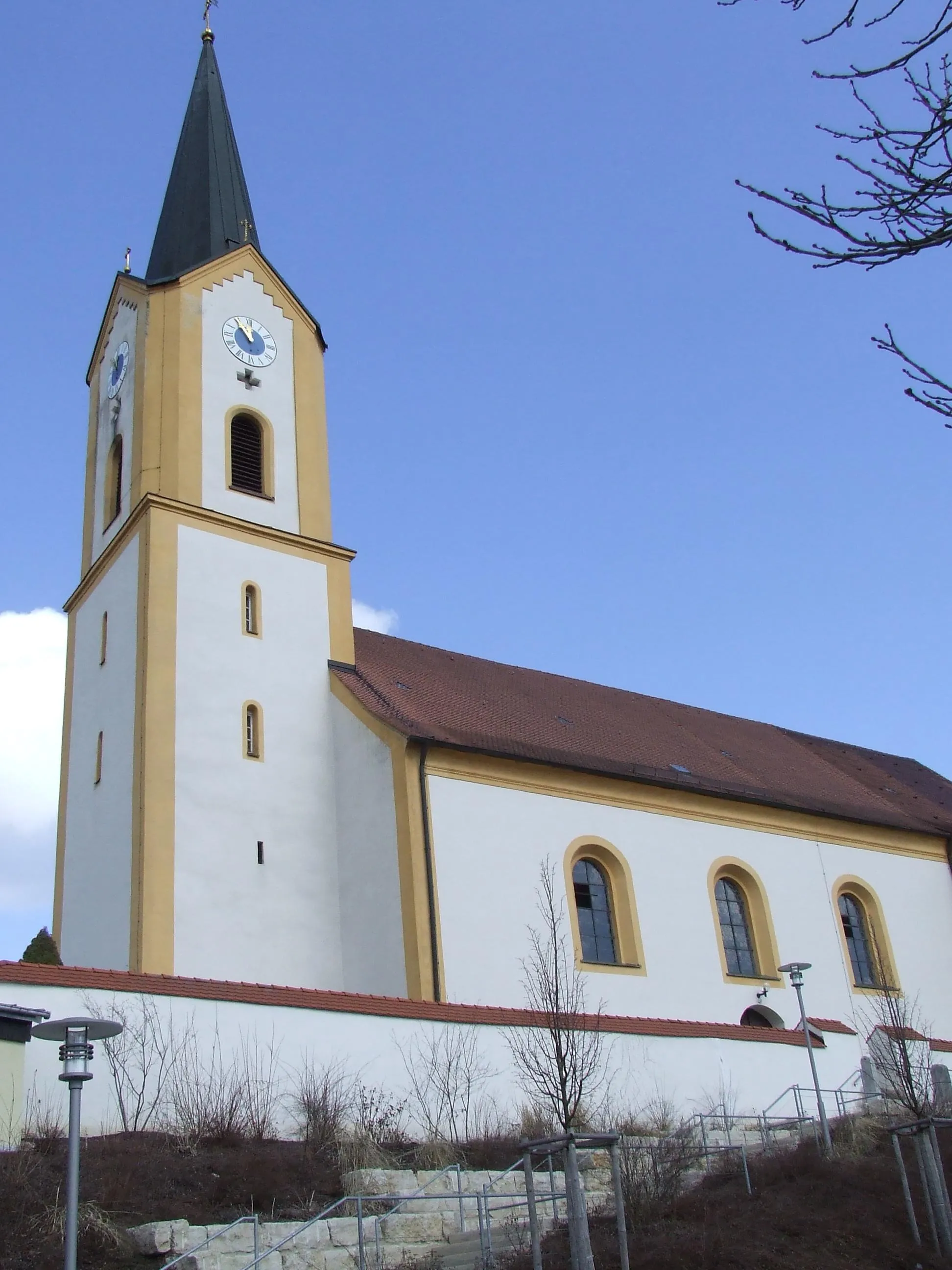 Photo showing: Landkreis Neumarkt Kirche, die katholische Pfarrkirche St. Willibald Deining von Süden.JPG