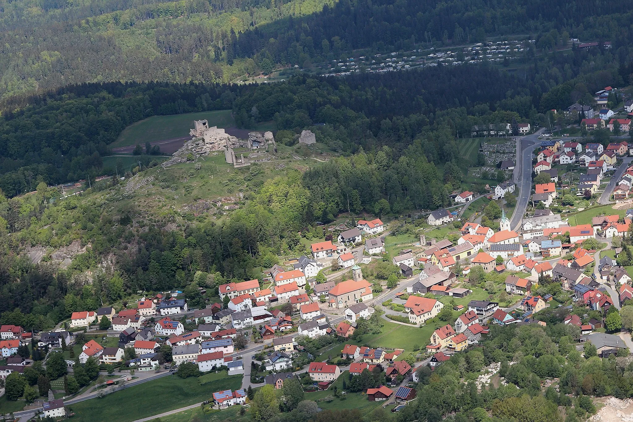 Photo showing: Flossenbürg mit Burgruine, Landkreis Neustadt an der Waldnaab, Oberpfalz, Bayern (2014)